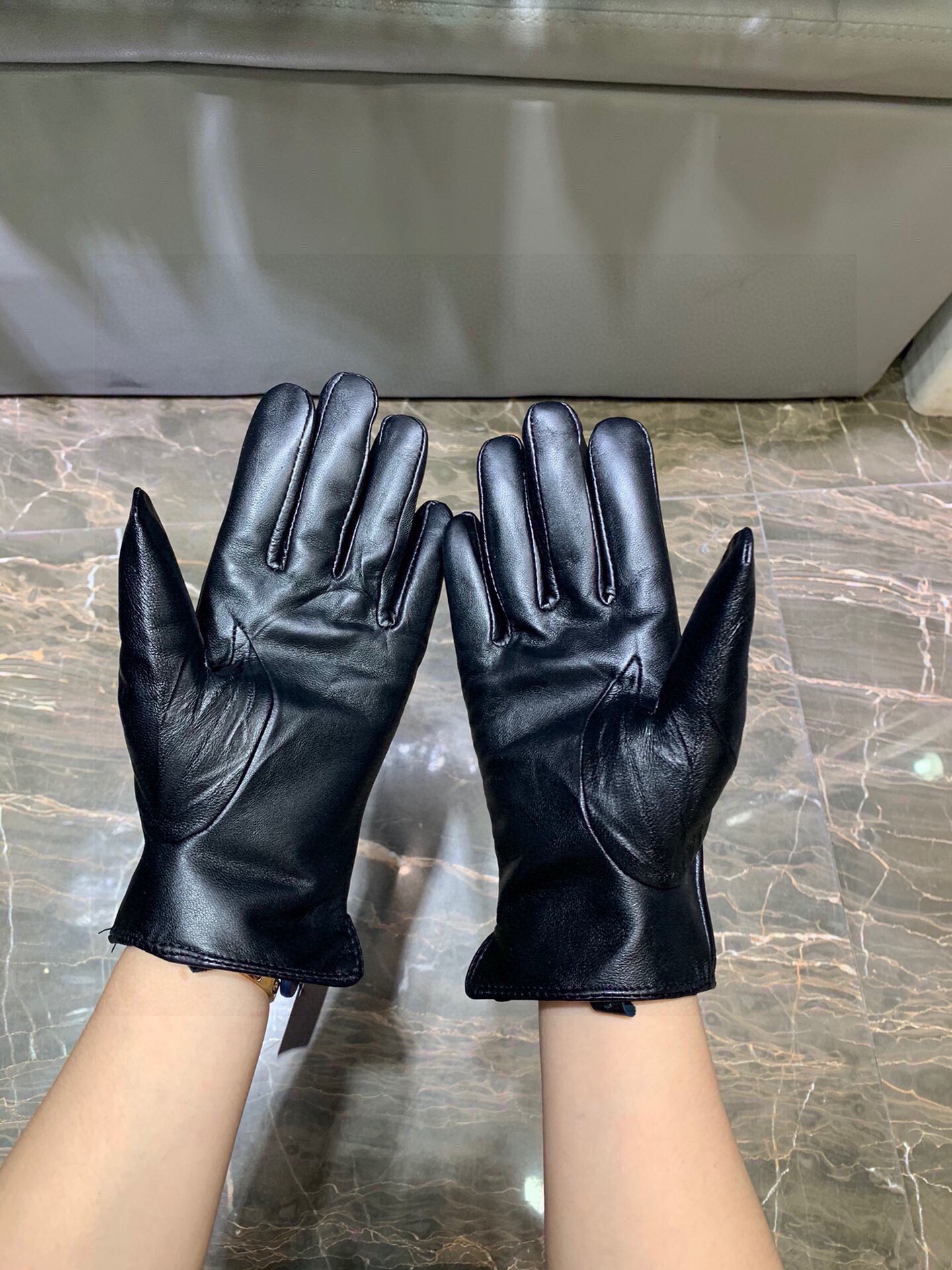 刺绣触屏女款手套LV【原单品质】官网同步女士新款高档羊皮手套🎉🎉女神首选 不可错过💁💁百分百选用进口羊皮