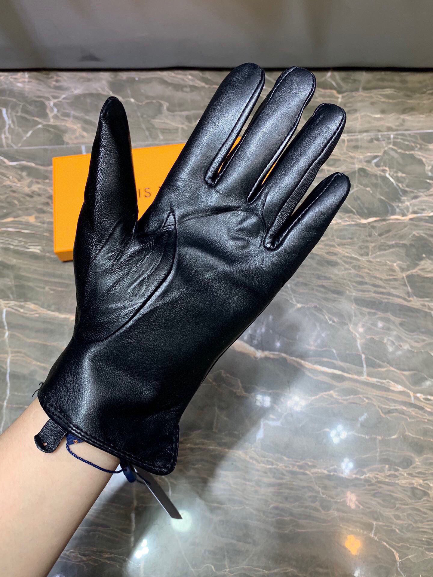 刺绣触屏女款手套LV【原单品质】官网同步女士新款高档羊皮手套🎉🎉女神首选 不可错过💁💁百分百选用进口羊皮