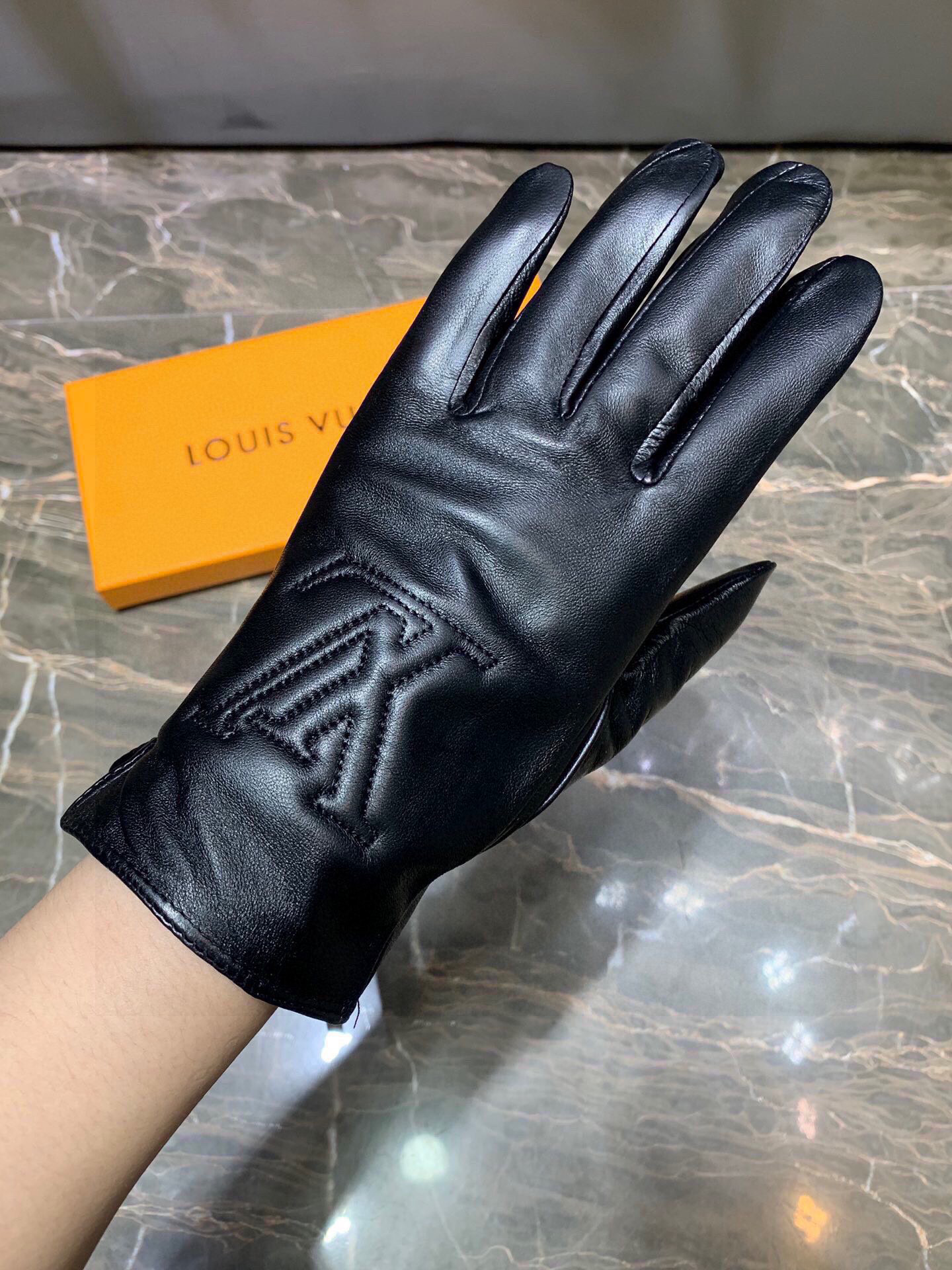 刺绣触屏女款手套LV【原单品质】官网同步女士新款高档羊皮手套🎉🎉女神首选 不可错过💁💁百分百选用进口羊皮
