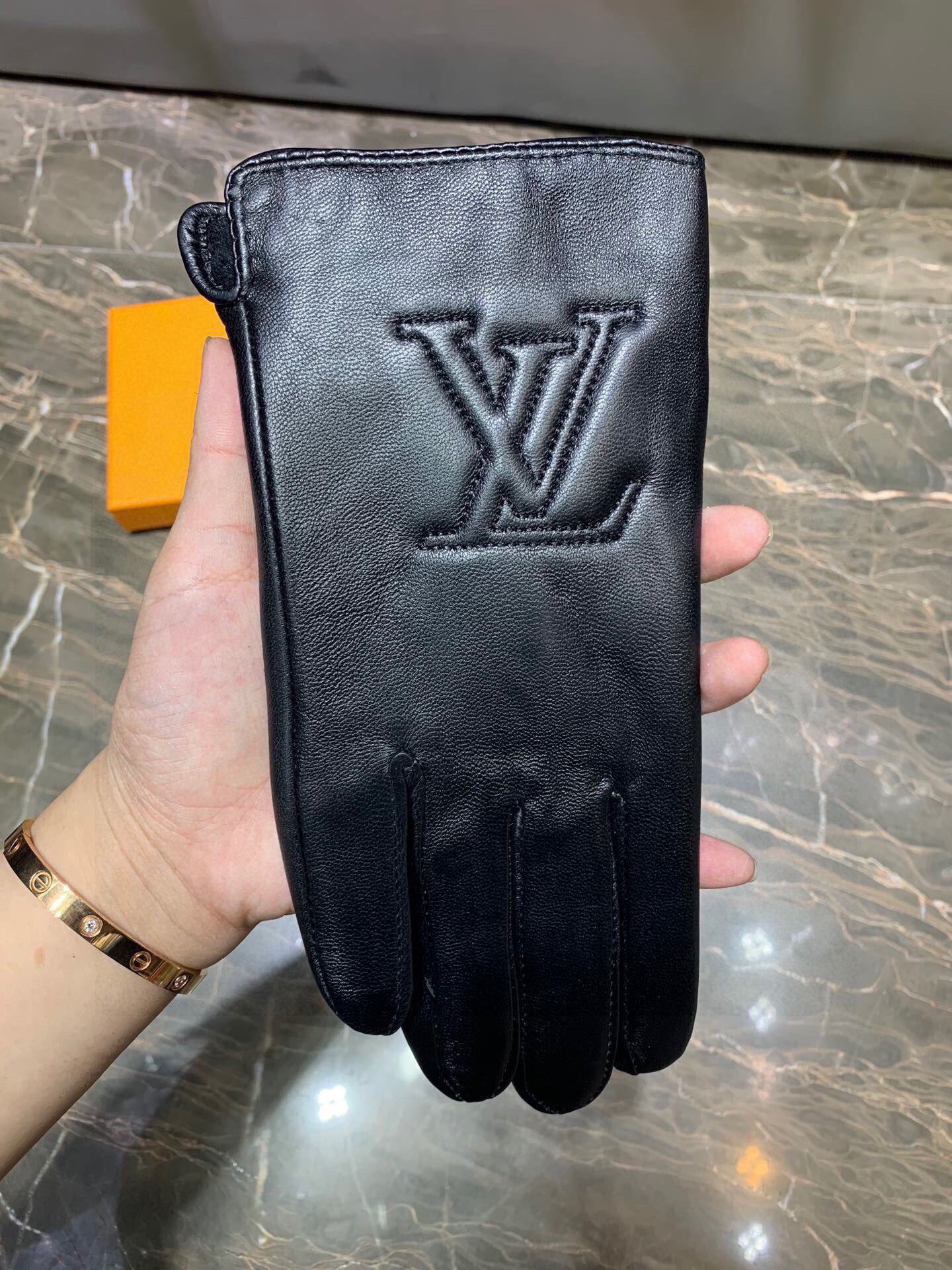 刺绣触屏女款手套LV【原单品质】官网同步女士新款高档羊皮手套🎉🎉女神首选 不可错过💁💁百分百选用进口羊皮