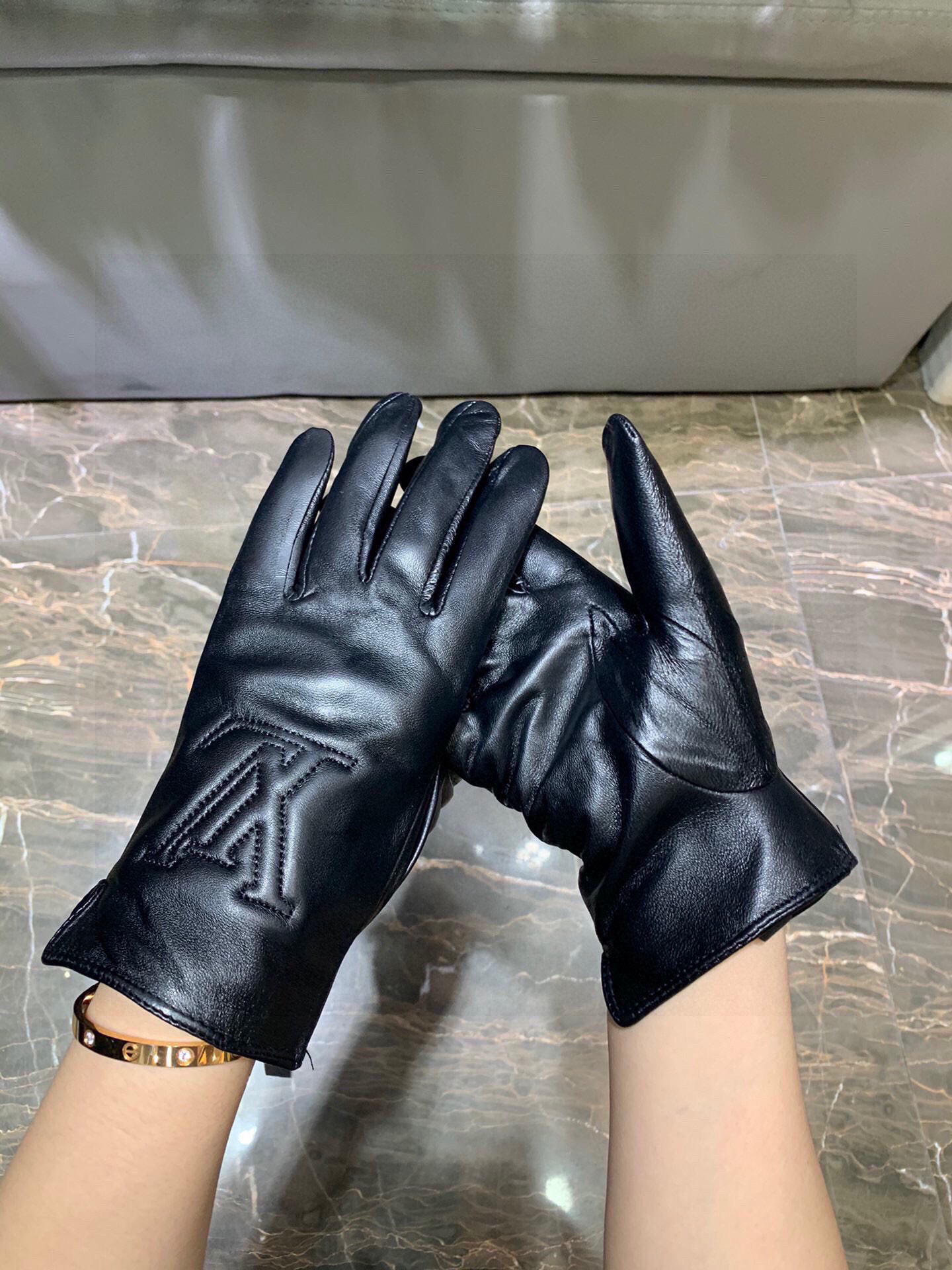 刺绣触屏女款手套LV【原单品质】官网同步女士新款高档羊皮手套🎉🎉女神首选 不可错过💁💁百分百选用进口羊皮