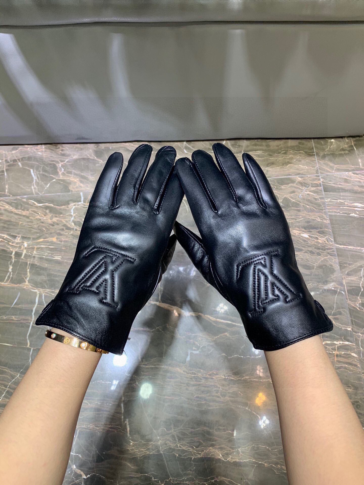 刺绣触屏女款手套LV【原单品质】官网同步女士新款高档羊皮手套🎉🎉女神首选 不可错过💁💁百分百选用进口羊皮