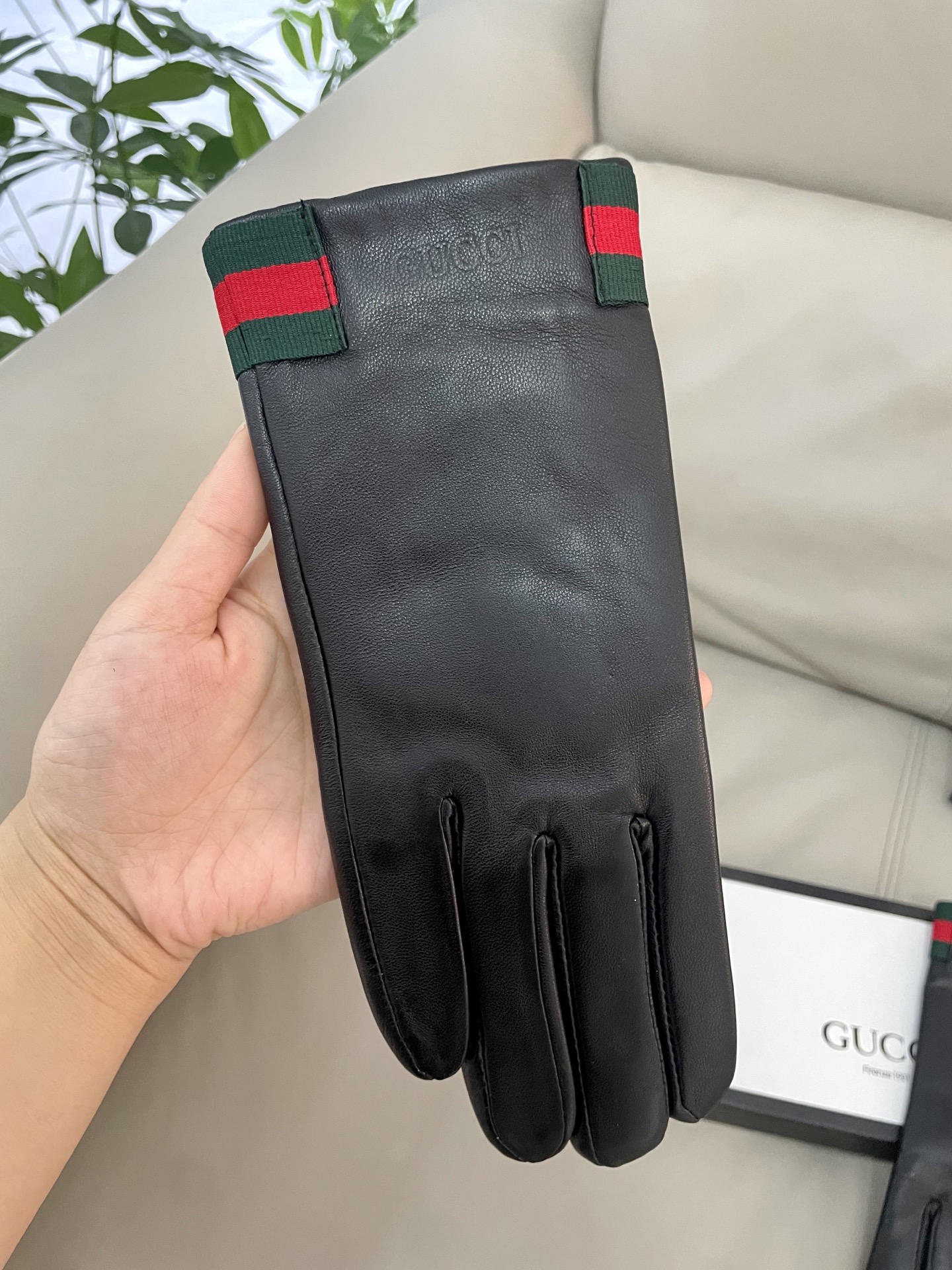 Gucci刺绣触屏女款手套 🎉🎉女神首选 不可错过💁💁百分百选用进口羊皮 皮质细腻柔软 认准进口羊皮特有