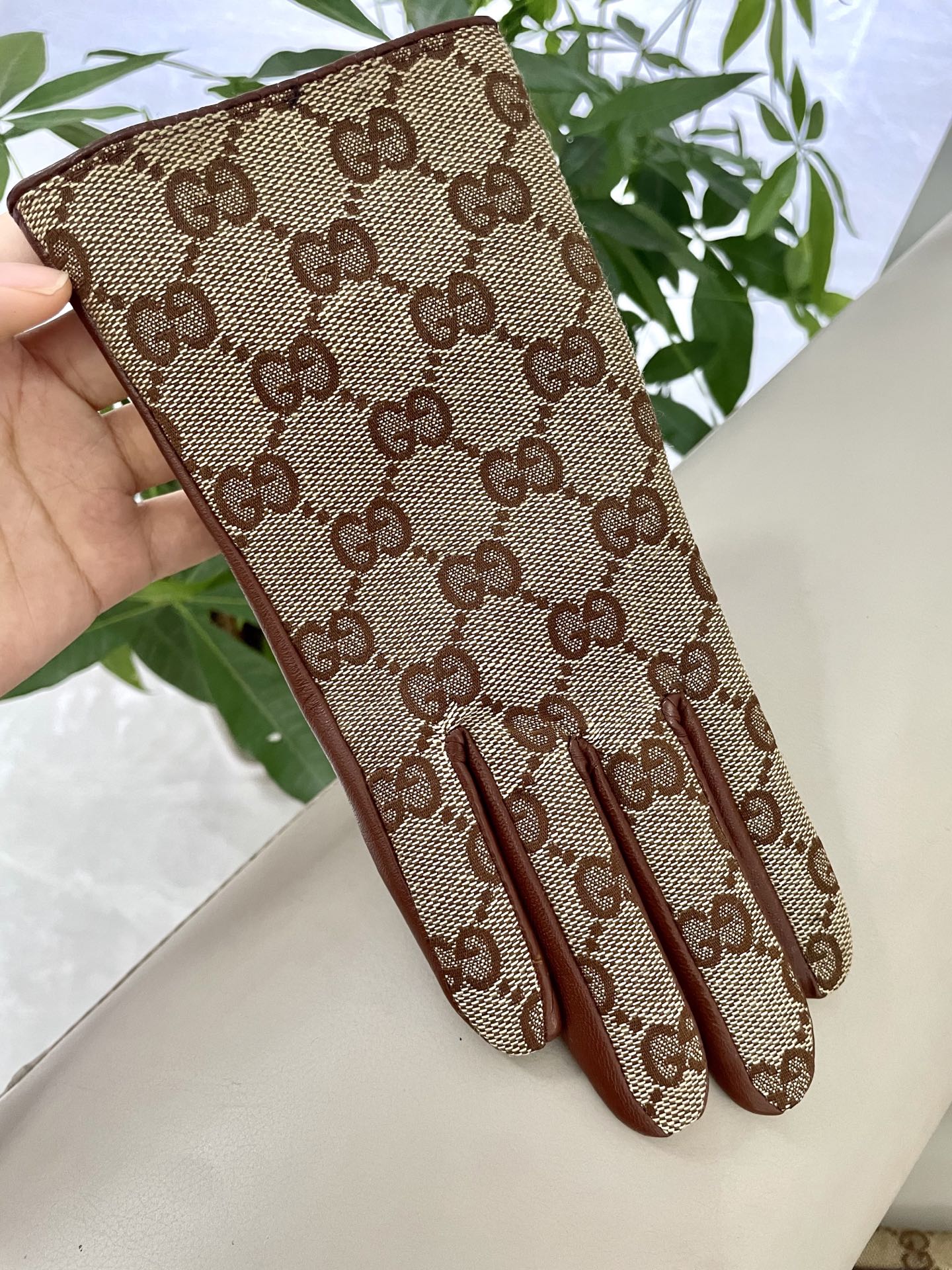 Gucci新款女士手套 一级羊皮 皮质超薄柔软舒适 特显手型👏👏 质感超群 码数 ：均码