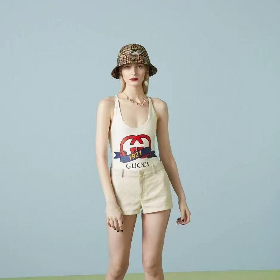 NO:377765,70 Gucci new one-piece swimsuit, super beautiful, swimsuit suitable for many scenes♀Seaside, swimming pool, hot spring, water park, rafting can be worn inside, one-piece design covers the flesh and looks tall, and the abdomen is a little fleshy, and it does not affect our beauty. The fabric is breathable and comfortable. Quick-drying elastic swimsuits are easier to clean. S M L Xl swimsuits, swimsuits, bikinis, gucci, swimsuits, bikinis1986090970 Gucci新款连体泳衣 实物超级美 适合多种场景的游泳衣♀海边 游泳池 温泉 水上乐园 漂流都可以内搭也完全可以 连体设计遮肉显高挑 腹部有点肉肉也不影响咱美美的 面料透气舒适.速干弹性的游泳衣更加帖肤易清洗 码数S M L Xl泳衣泳裤比基尼,泳衣，泳裤，比基尼,gucci,swimsuits,bikinis,accessory