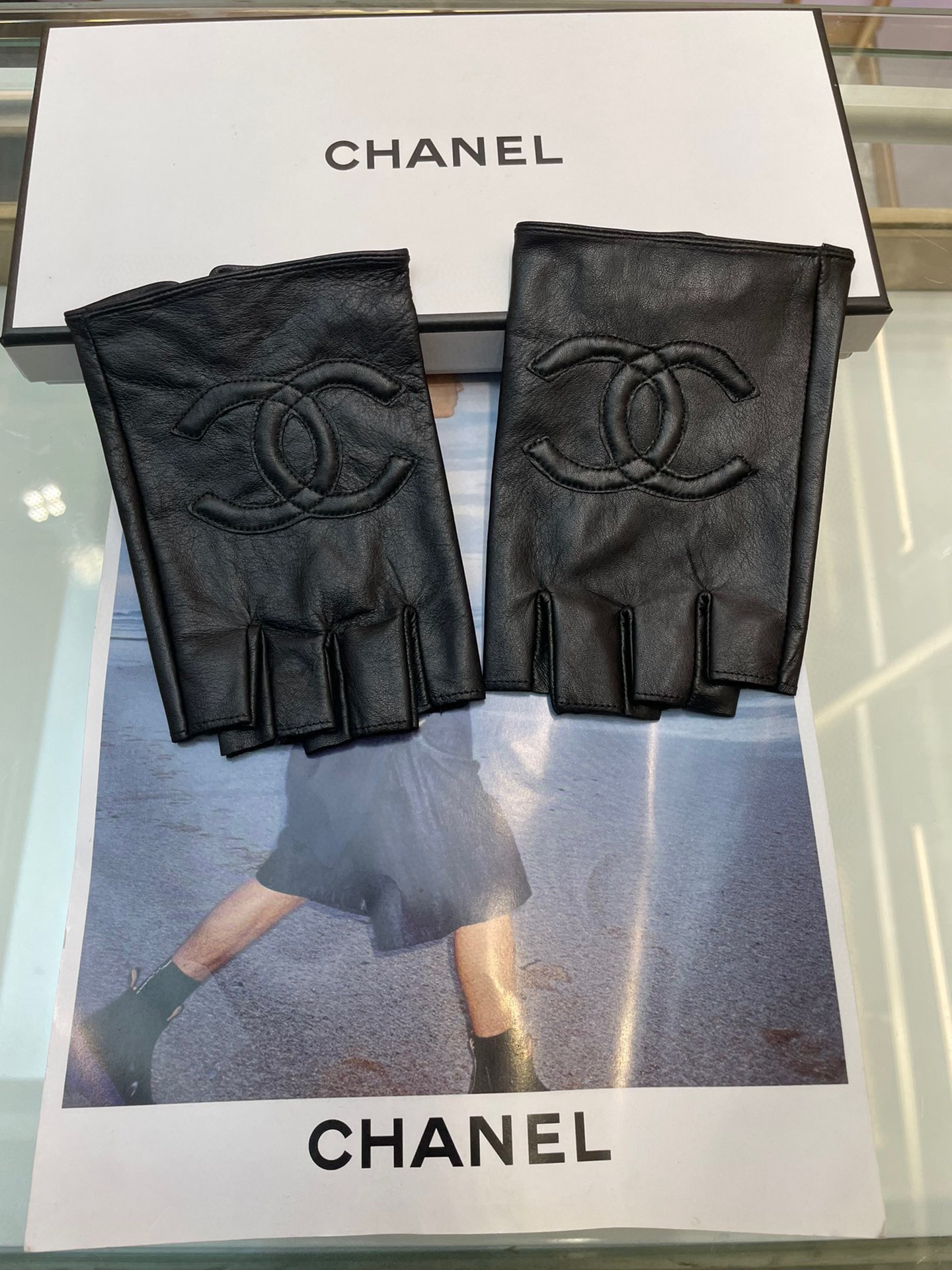 Chanel 秋冬新款女手套官网同步 👋🏻A级羊皮 皮质超薄柔软舒适 码数：M L