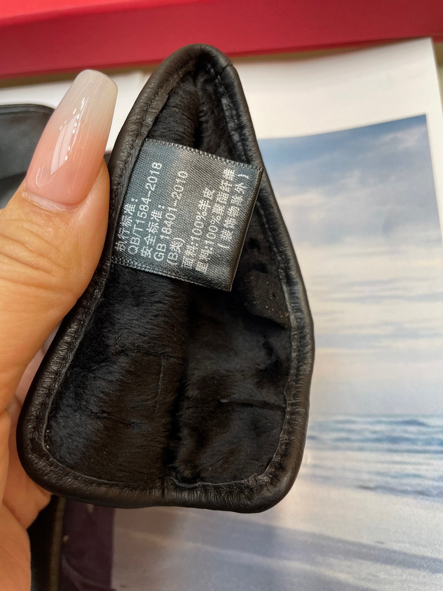🇮🇹 华伦天奴秋冬新款女士手套官网同步 A级羊皮 皮质超薄柔软舒适 版型正 内里绒里