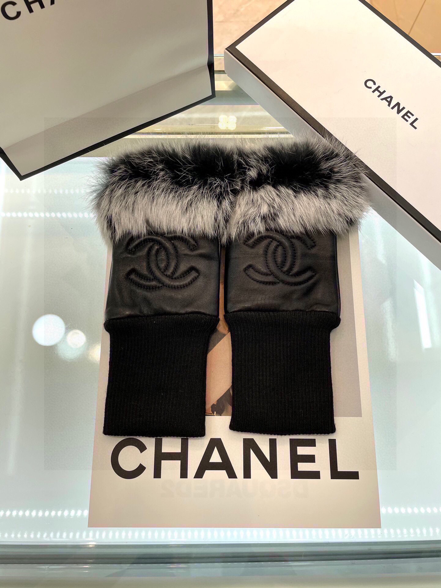 Chanel 香奈儿 秋冬短款懒兔毛手套👍值得对比。。同款不同品质，秒杀市场差产品，进口一级羊皮➕懒兔毛