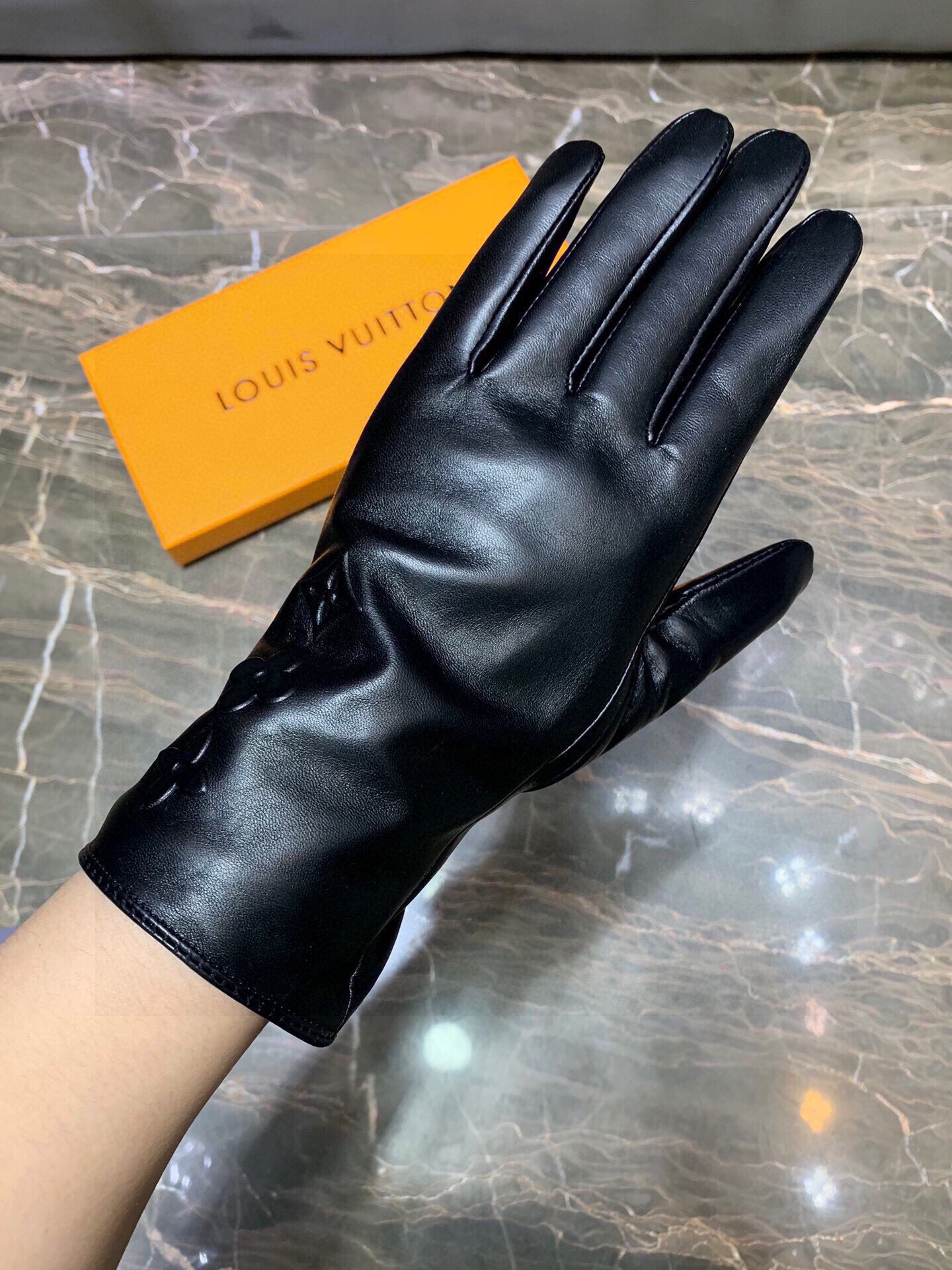 新款独家首发‼️刺绣触屏女款手套LV【原单品质】官网同步女士新款进口羊皮手套🎉🎉女神首选 不可错过💁💁百