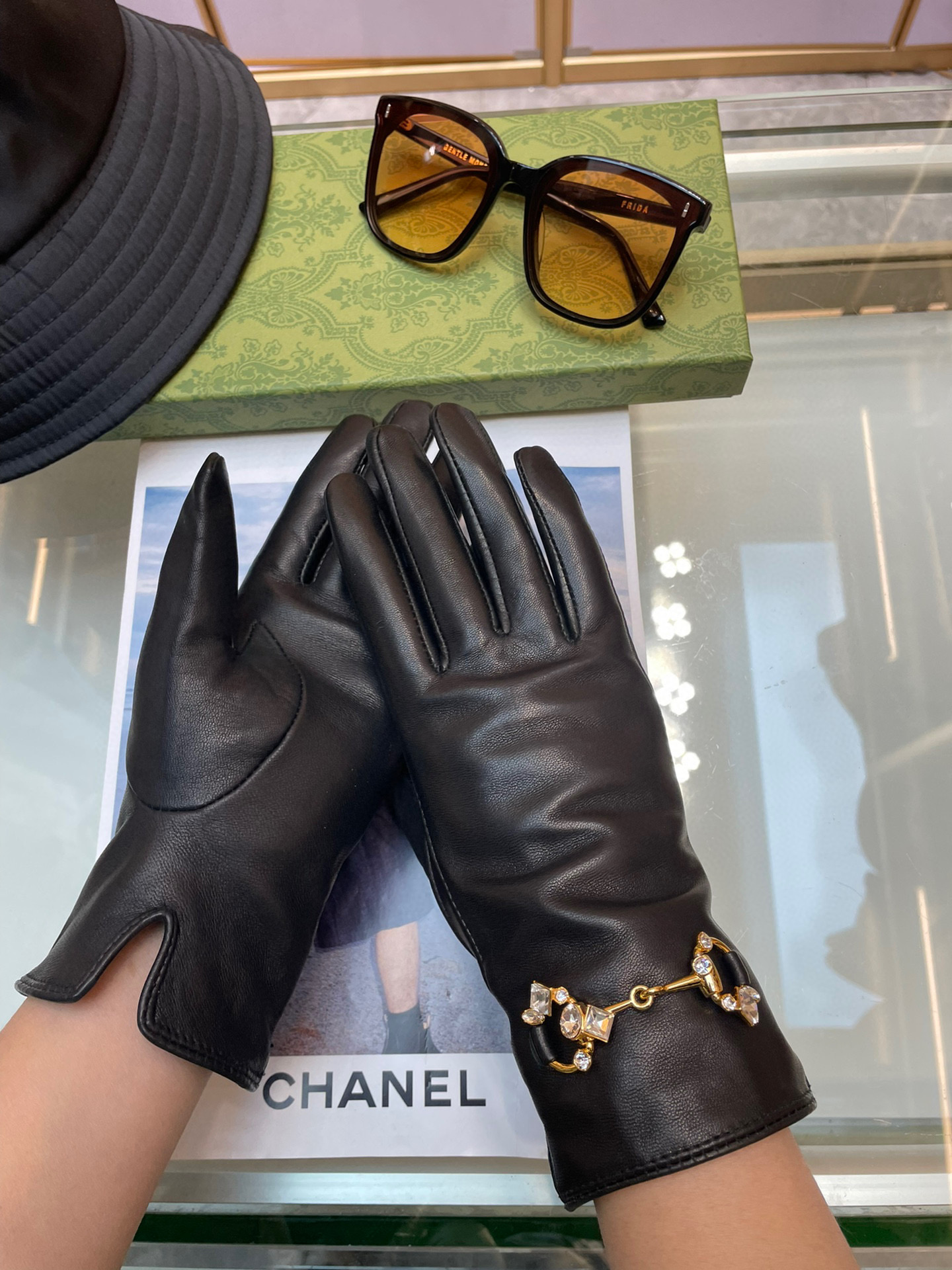 爆款到 Gucci。【顶级原单】官网同步女士新款高档羊皮手套🎉🔒🔒百分百选用进口小羊皮 内里羊绒 保暖舒