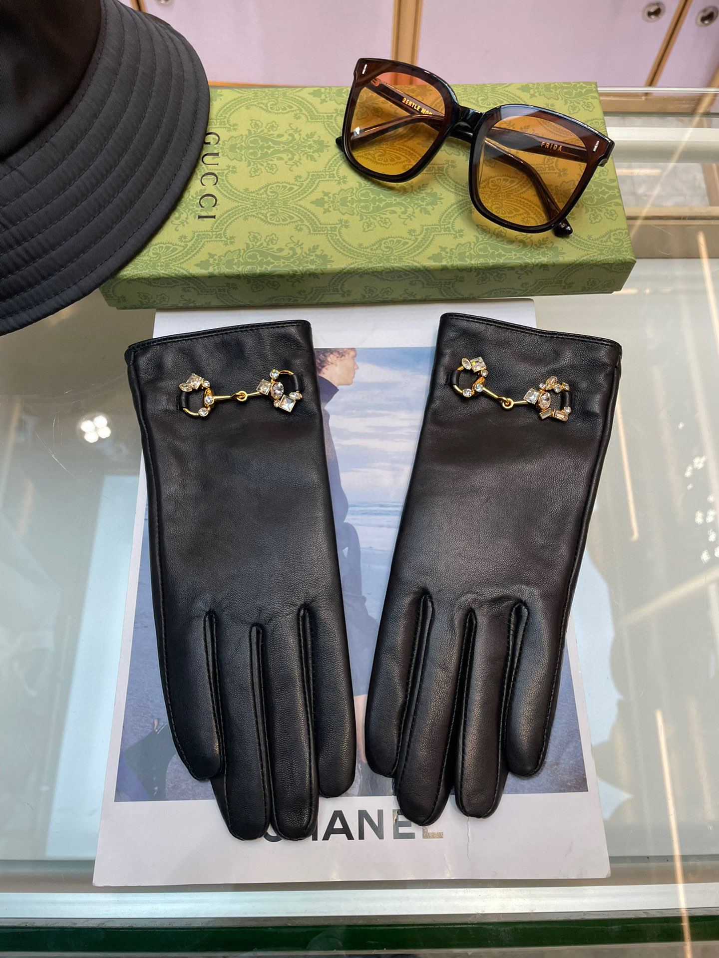 爆款到 Gucci。【顶级原单】官网同步女士新款高档羊皮手套🎉🔒🔒百分百选用进口小羊皮 内里羊绒 保暖舒