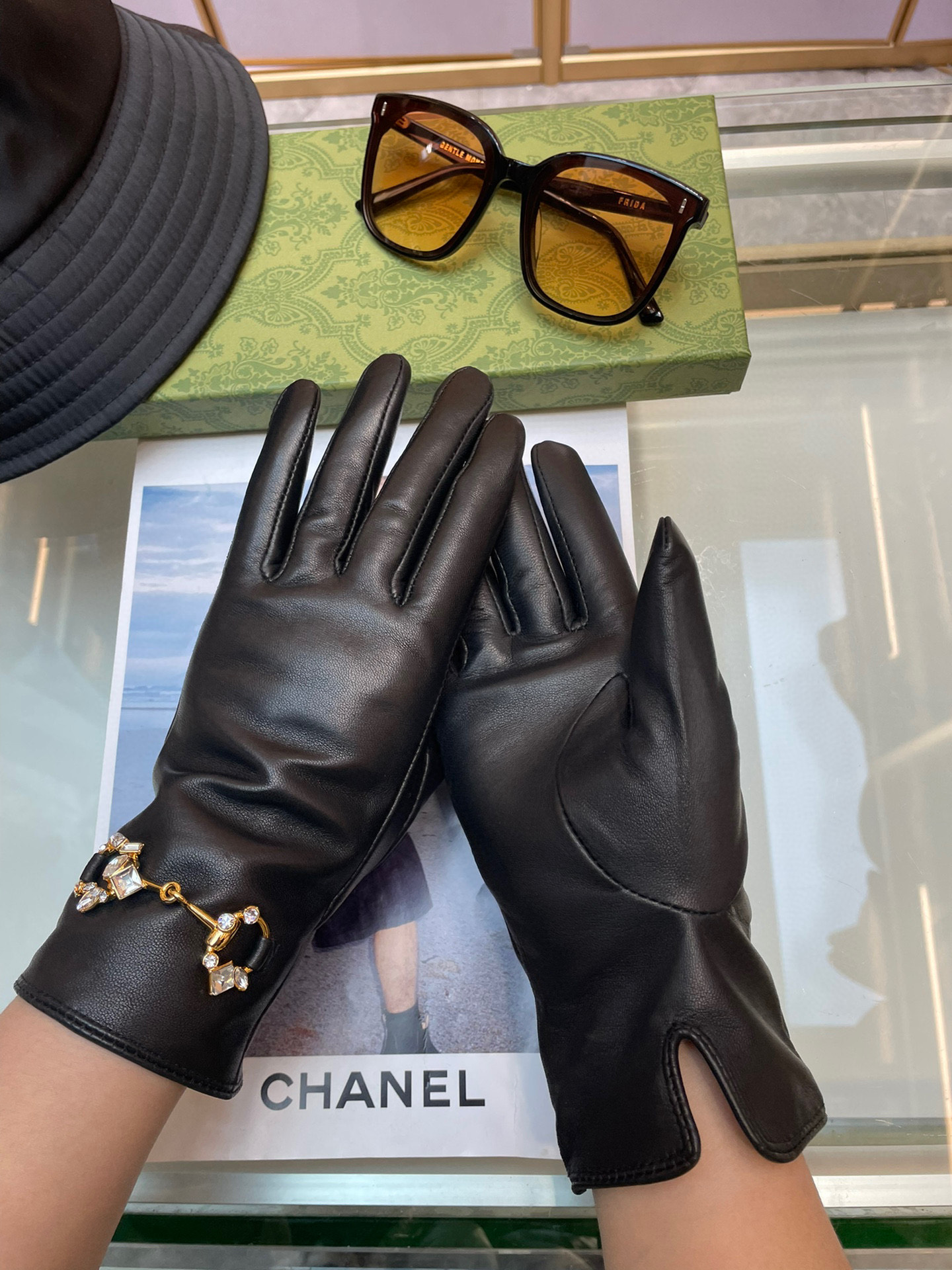 爆款到 Gucci。【顶级原单】官网同步女士新款高档羊皮手套🎉🔒🔒百分百选用进口小羊皮 内里羊绒 保暖舒