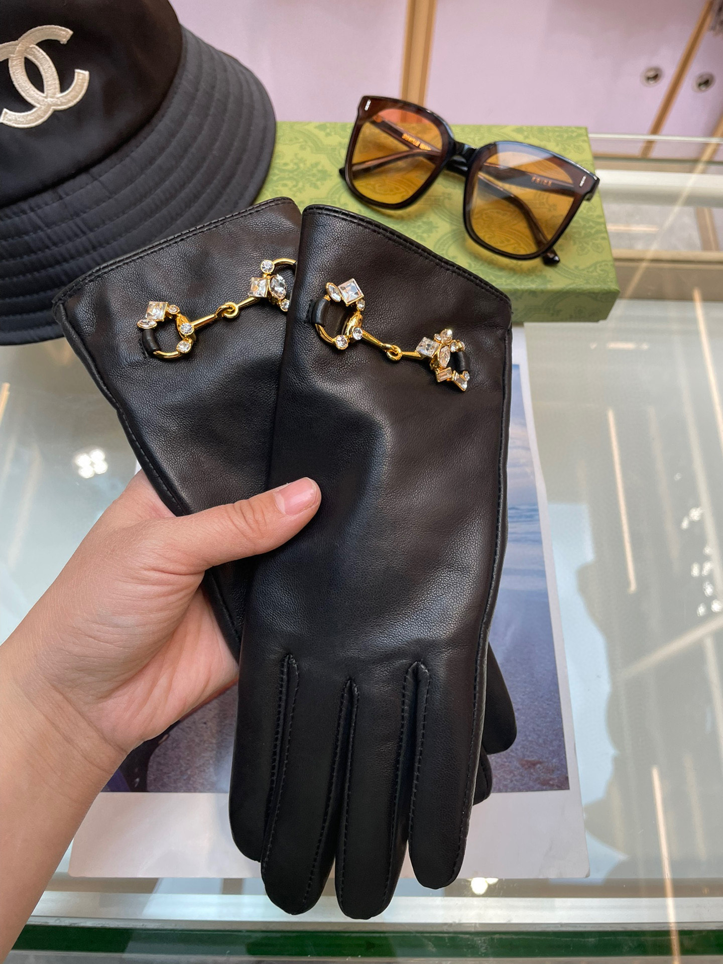 爆款到 Gucci。【顶级原单】官网同步女士新款高档羊皮手套🎉🔒🔒百分百选用进口小羊皮 内里羊绒 保暖舒