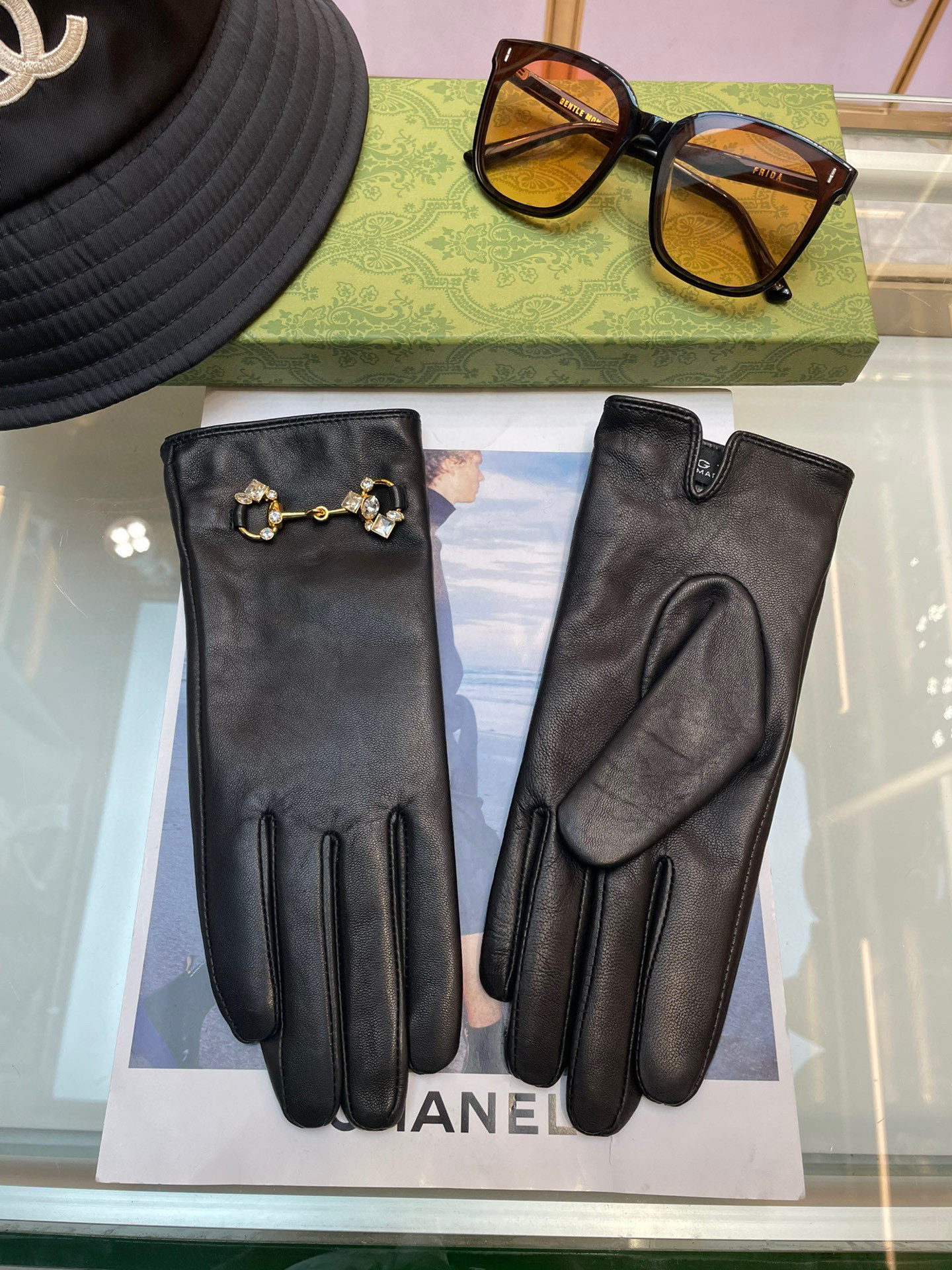 爆款到 Gucci。【顶级原单】官网同步女士新款高档羊皮手套🎉🔒🔒百分百选用进口小羊皮 内里羊绒 保暖舒