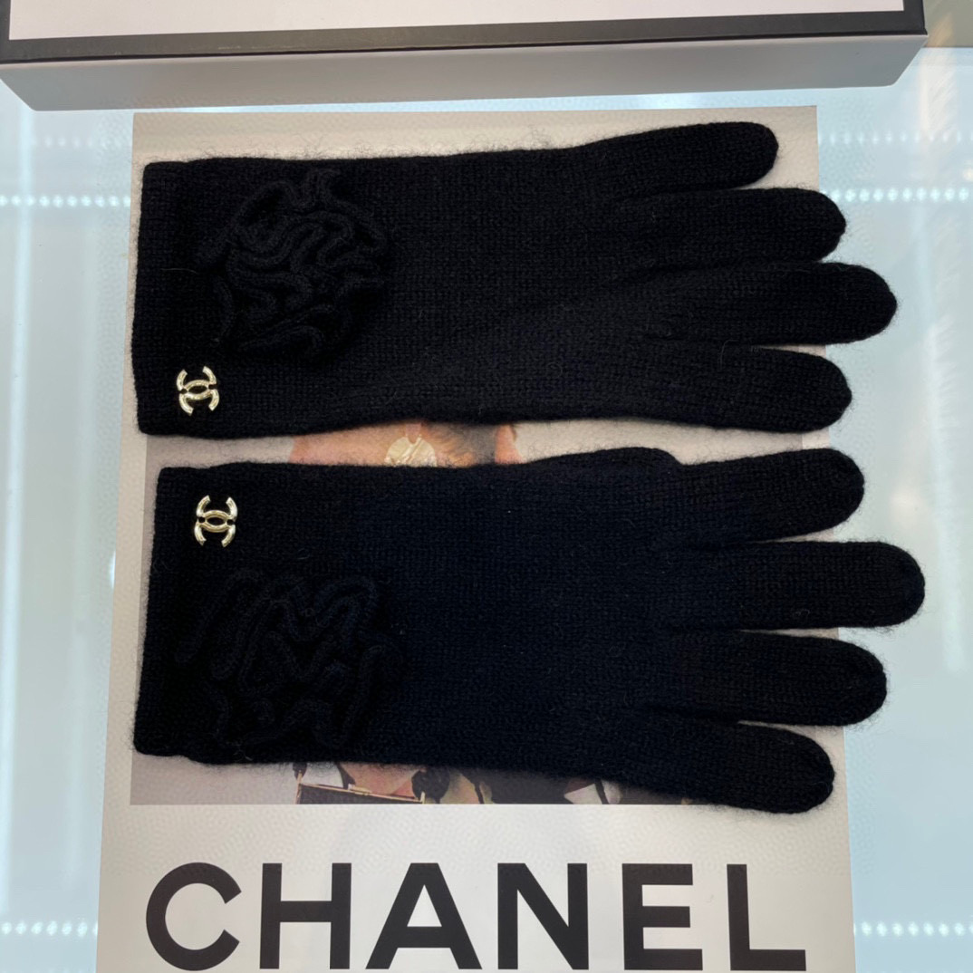 Chanel新款山羊绒针织手套 👍100%羊绒 上手即暖❤️本款采用天然优质山羊绒 柔软温暖舒适 7GG