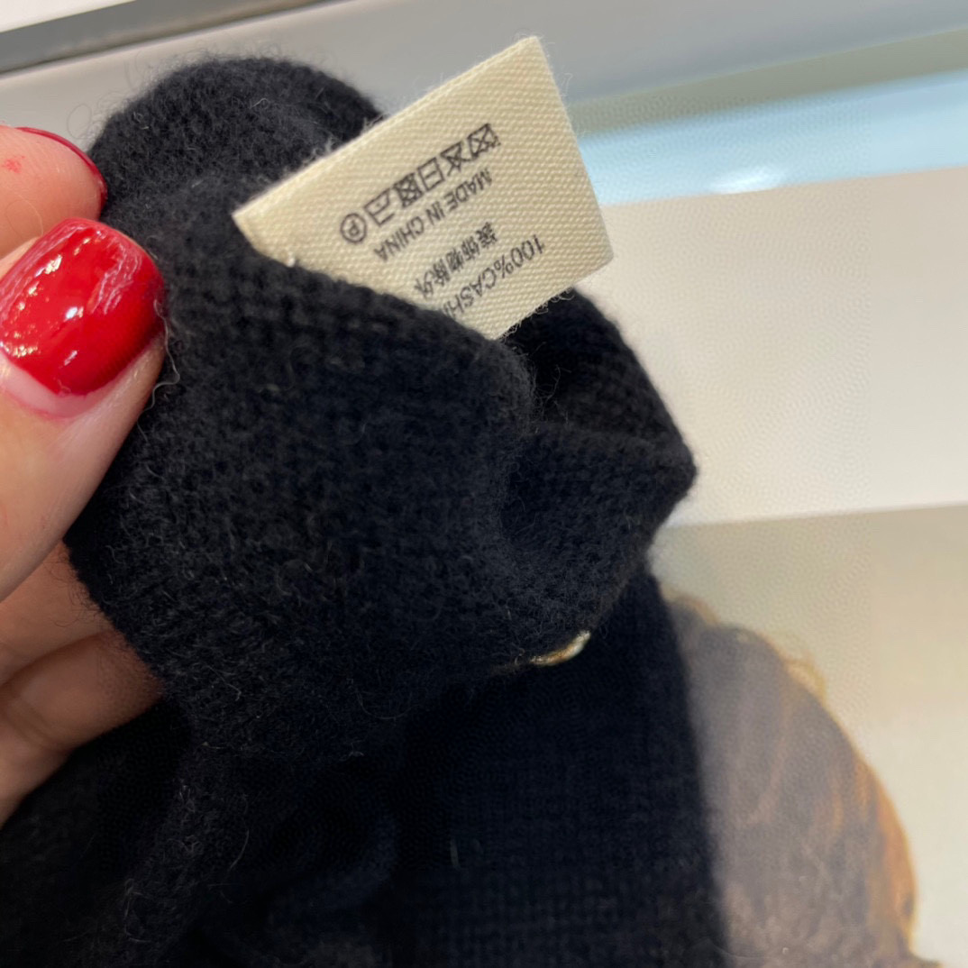 Chanel新款山羊绒针织手套 👍100%羊绒 上手即暖❤️本款采用天然优质山羊绒 柔软温暖舒适 7GG