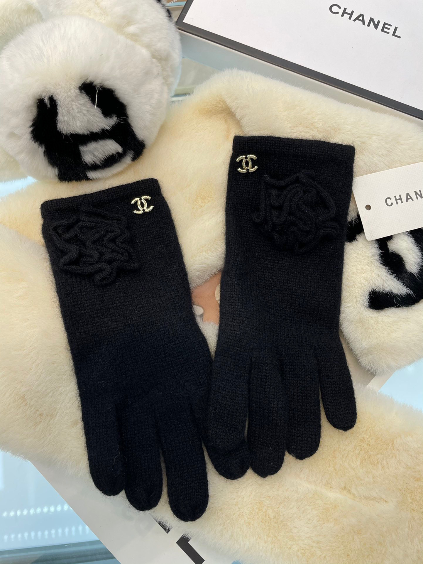 Chanel新款山羊绒针织手套 👍100%羊绒 上手即暖❤️本款采用天然优质山羊绒 柔软温暖舒适 7GG