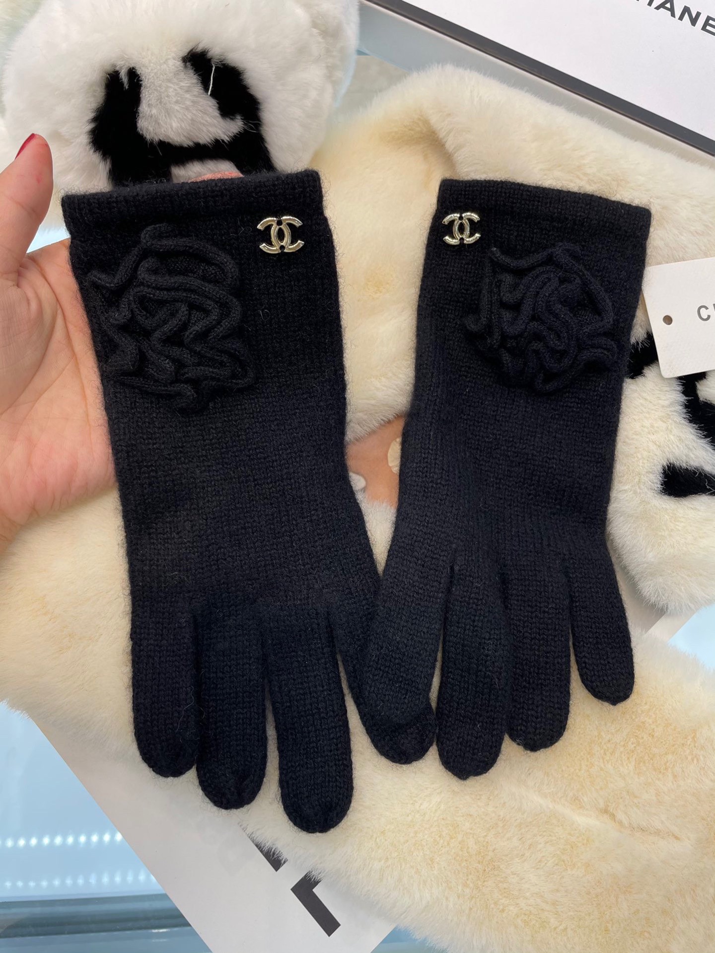Chanel新款山羊绒针织手套 👍100%羊绒 上手即暖❤️本款采用天然优质山羊绒 柔软温暖舒适 7GG