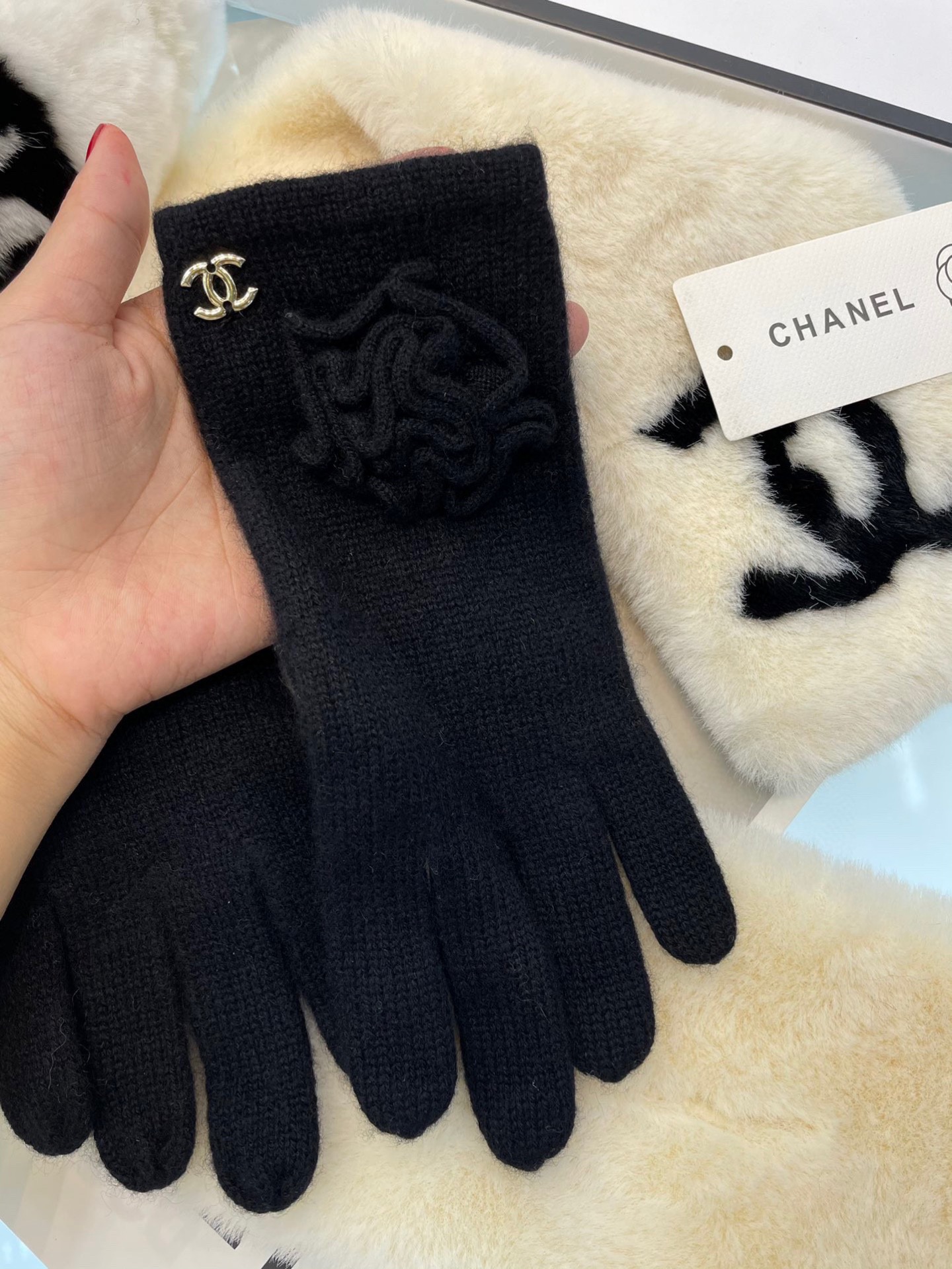 Chanel新款山羊绒针织手套 👍100%羊绒 上手即暖❤️本款采用天然优质山羊绒 柔软温暖舒适 7GG