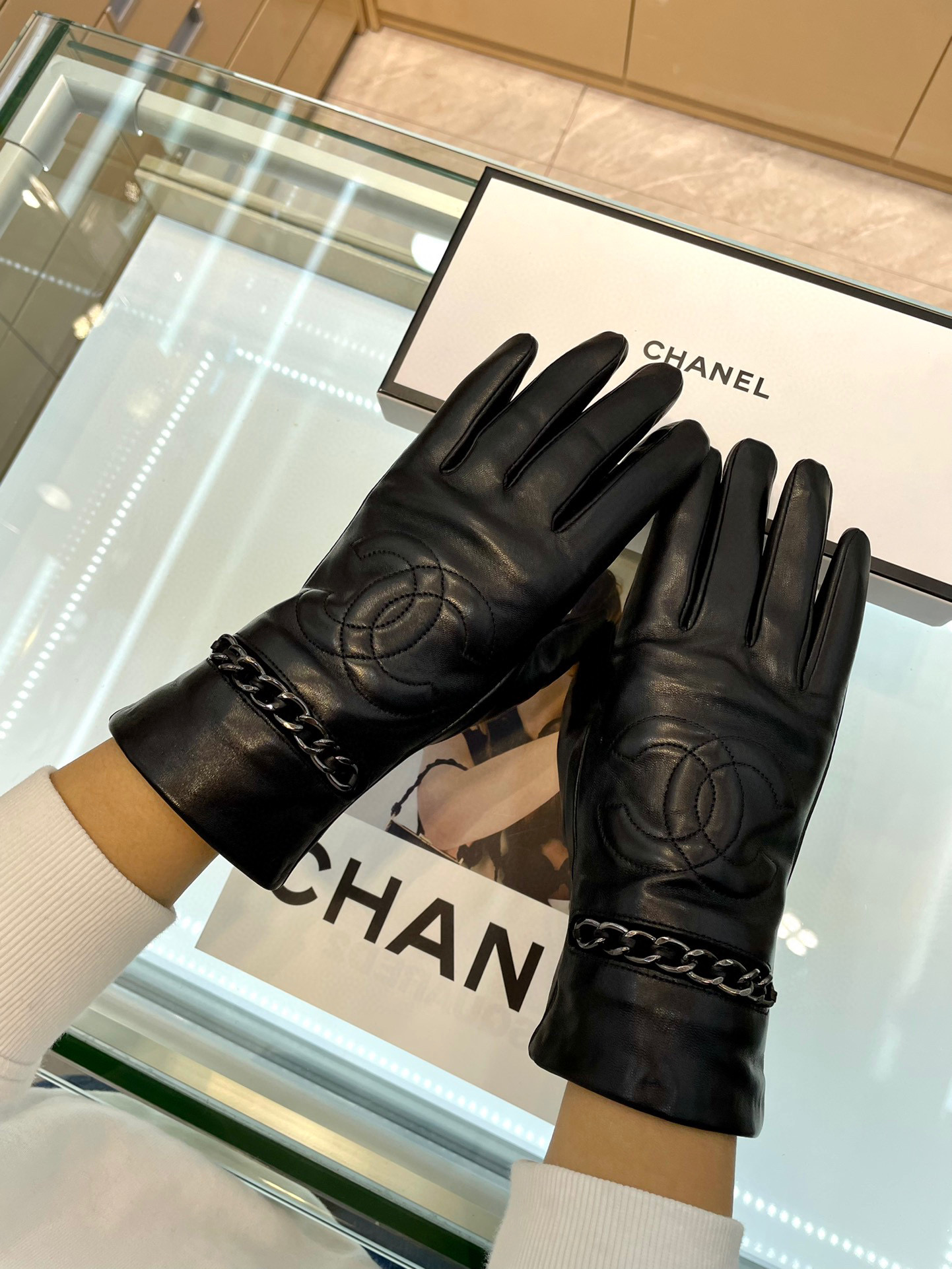 ‼️ Chanel爆款到 。【顶级原单】官网同步女士新款高档羊皮手套🎉🔒🔒百分百选用进口小羊皮 内里羊丝