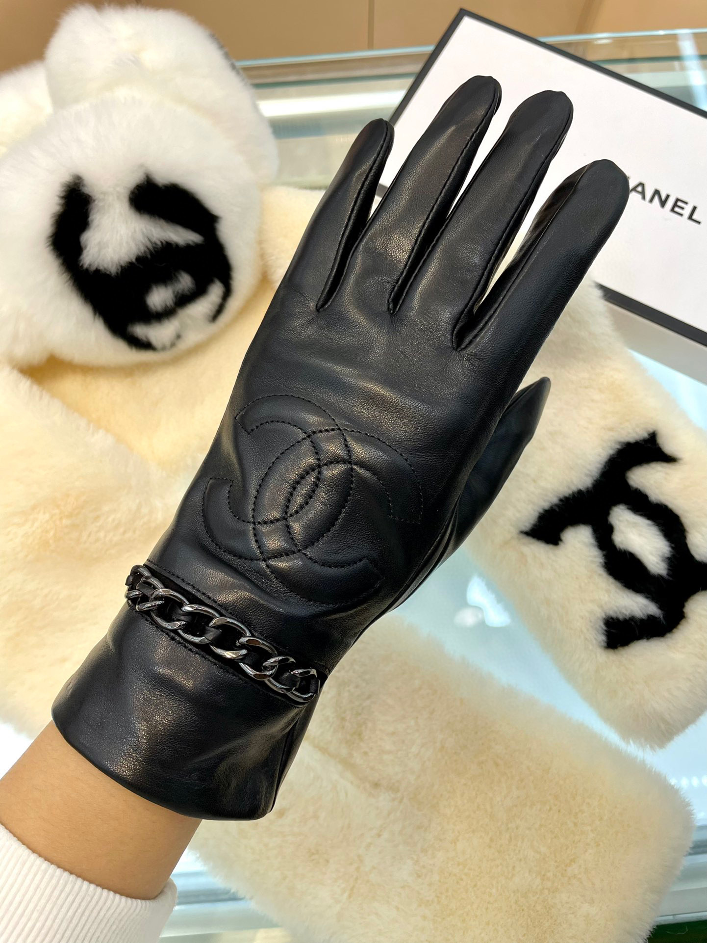 ‼️ Chanel爆款到 。【顶级原单】官网同步女士新款高档羊皮手套🎉🔒🔒百分百选用进口小羊皮 内里羊丝