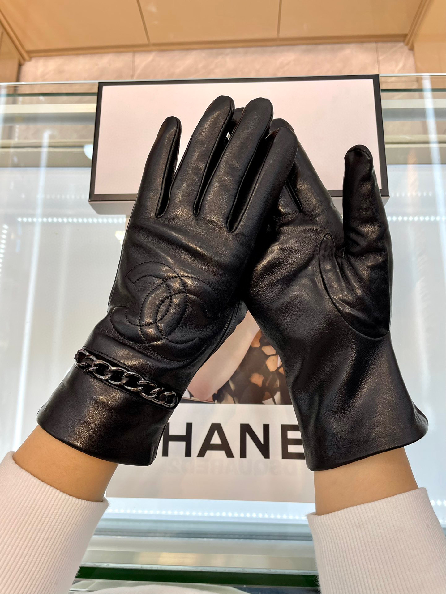 ‼️ Chanel爆款到 。【顶级原单】官网同步女士新款高档羊皮手套🎉🔒🔒百分百选用进口小羊皮 内里羊丝