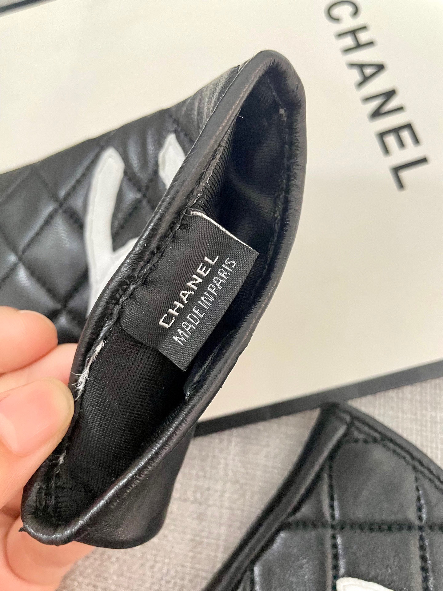 Chanel 新款短款📱👏搭什么衣服都好看💁🏼精选优质棉羊皮柔软细腻💅🦊 保暖效果特别好✌🏻️品质保证 