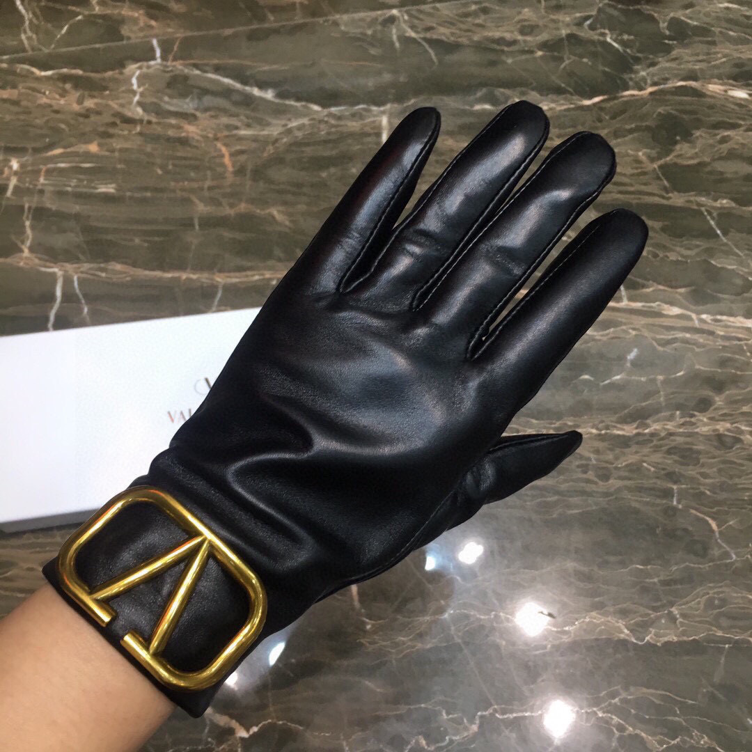 华伦天奴 爆款到 。【顶级原单】官网同步女士新款高档羊皮手套🎉🔒🔒百分百选用进口小羊皮 内里羊丝里 保暖