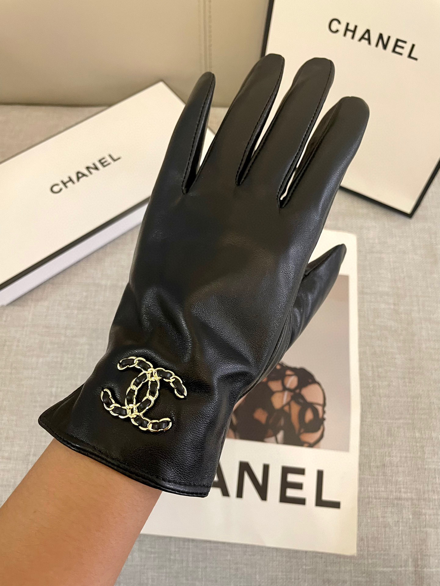 Chanel秋冬女手套👋🏻进口羊皮 皮质超薄柔软舒适 质感超群 码数 ML