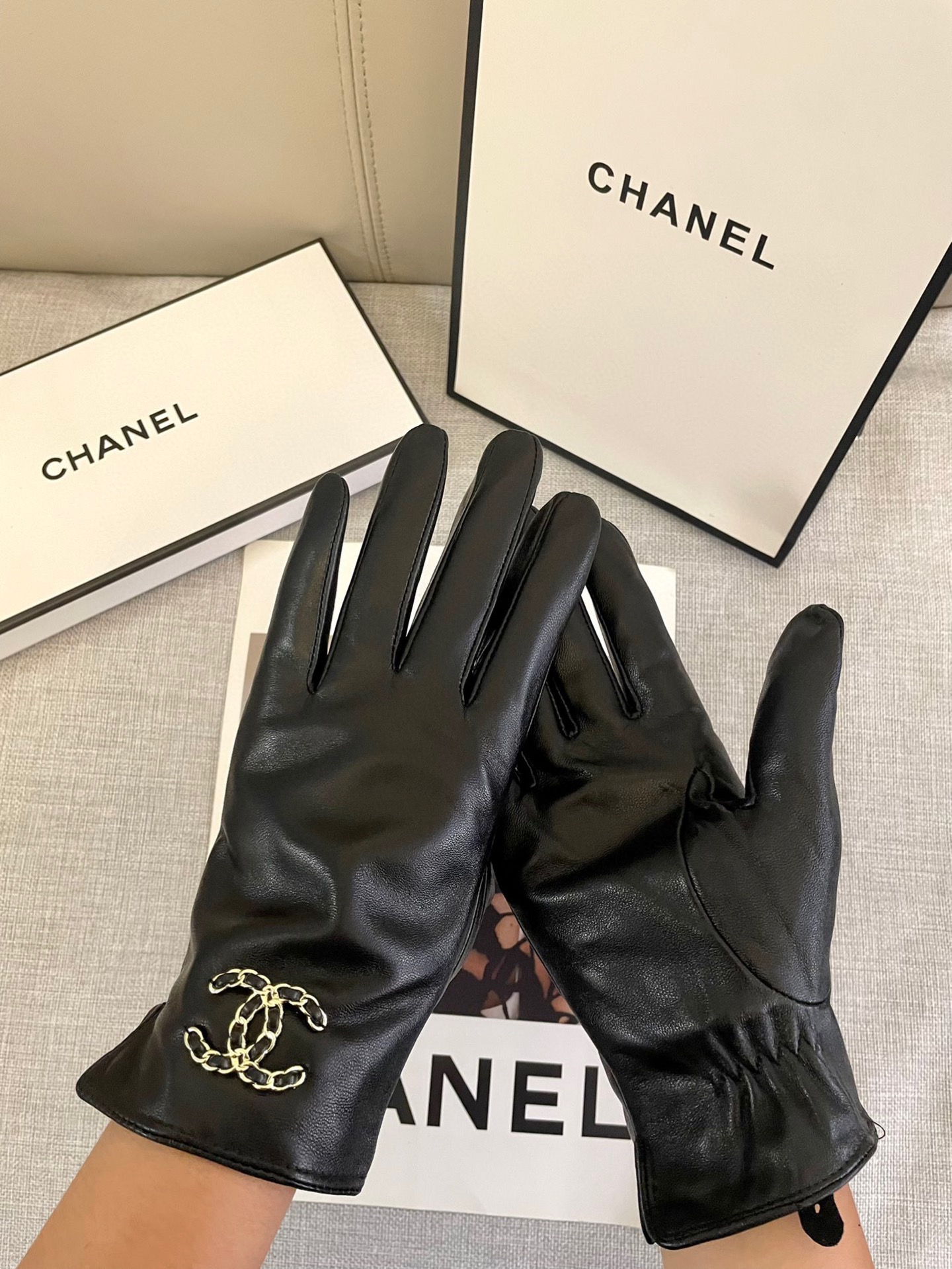 Chanel秋冬女手套👋🏻进口羊皮 皮质超薄柔软舒适 质感超群 码数 ML