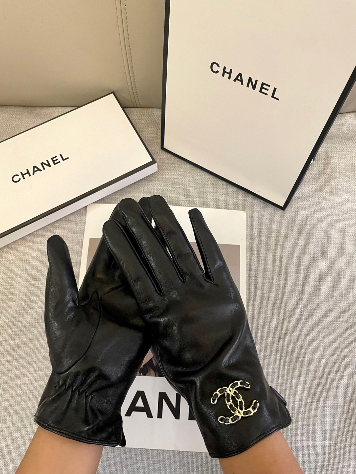 Chanel秋冬女手套👋🏻进口羊皮 皮质超薄柔软舒适 质感超群 码数 ML