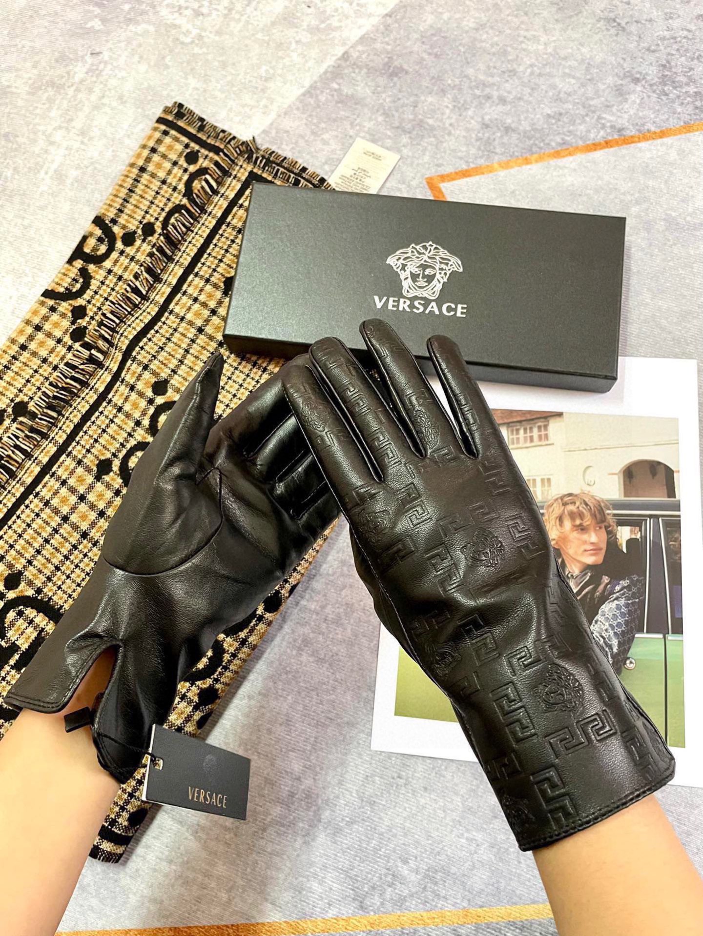 Chanel香奈儿最新链条⛓全手工编织双C ️🎀触屏手套，采用进口埃塞羊皮🐏，丝里 [嘿哈][嘿哈]性价