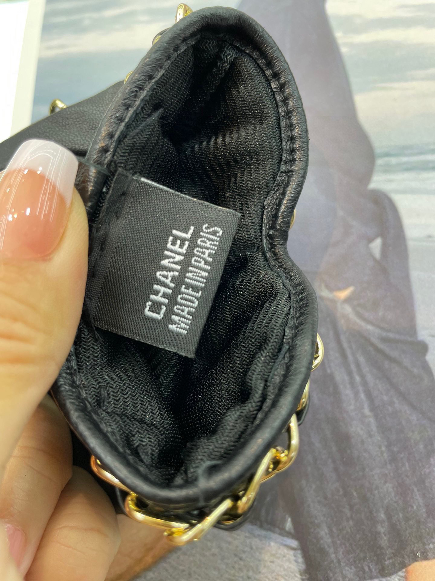 Chanel香奈儿最新链条⛓全手工编织双C ️🎀触屏手套，采用进口埃塞羊皮🐏，丝里 [嘿哈][嘿哈]性价