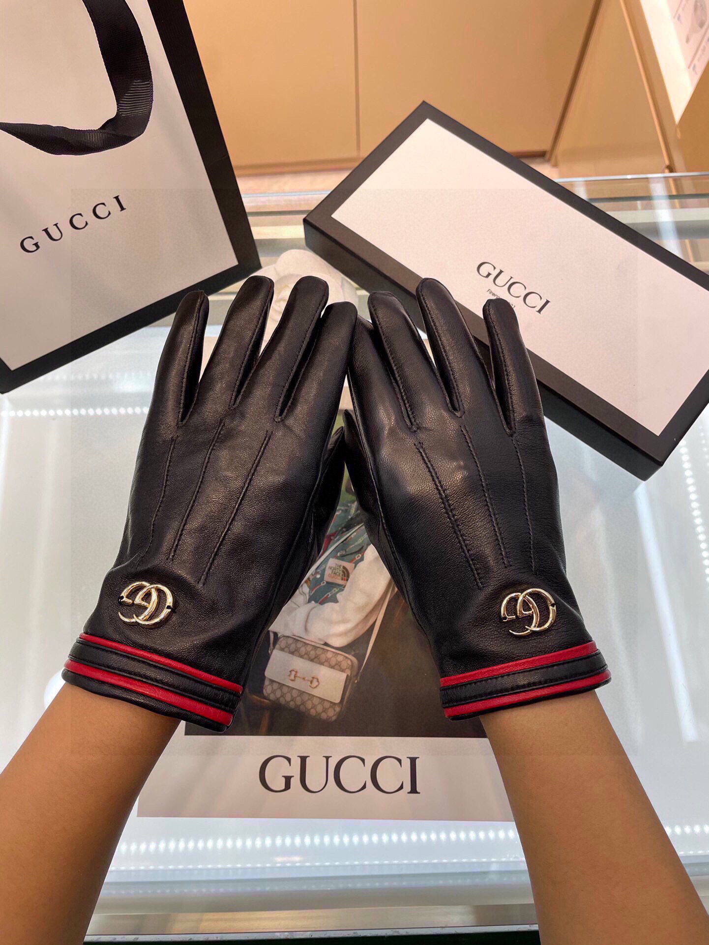 Gucci新款女士手套 一级羊皮 皮质超薄柔软舒适 特显手型👏👏 质感超群 码数 ：均码