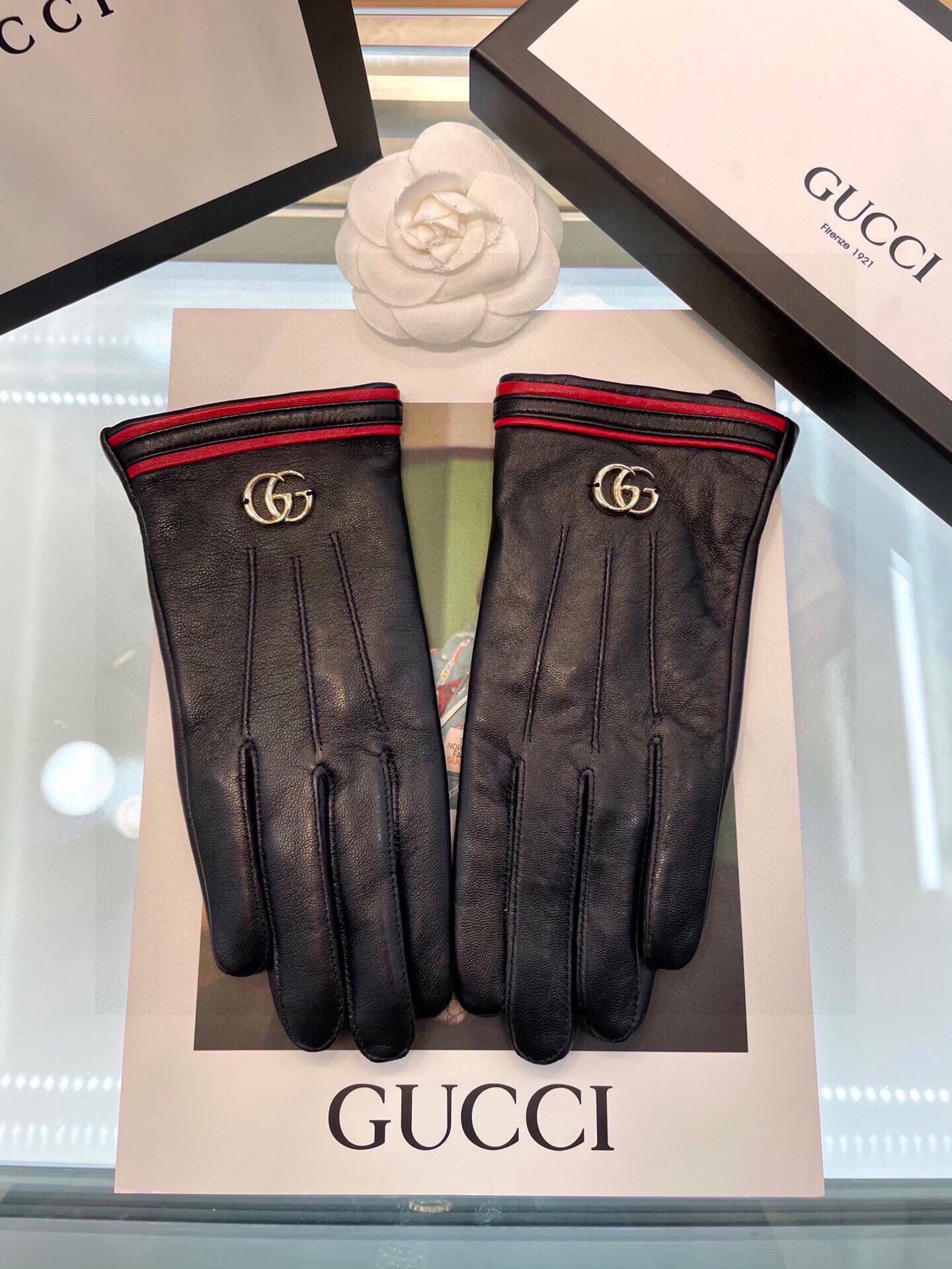 Gucci新款女士手套 一级羊皮 皮质超薄柔软舒适 特显手型👏👏 质感超群 码数 ：均码