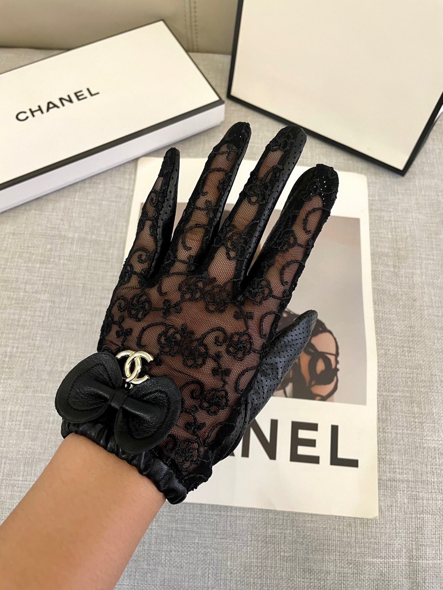 香奈儿～Chanel最新款蕾丝网纱时尚手套 女人味十足 🐰🌹均码