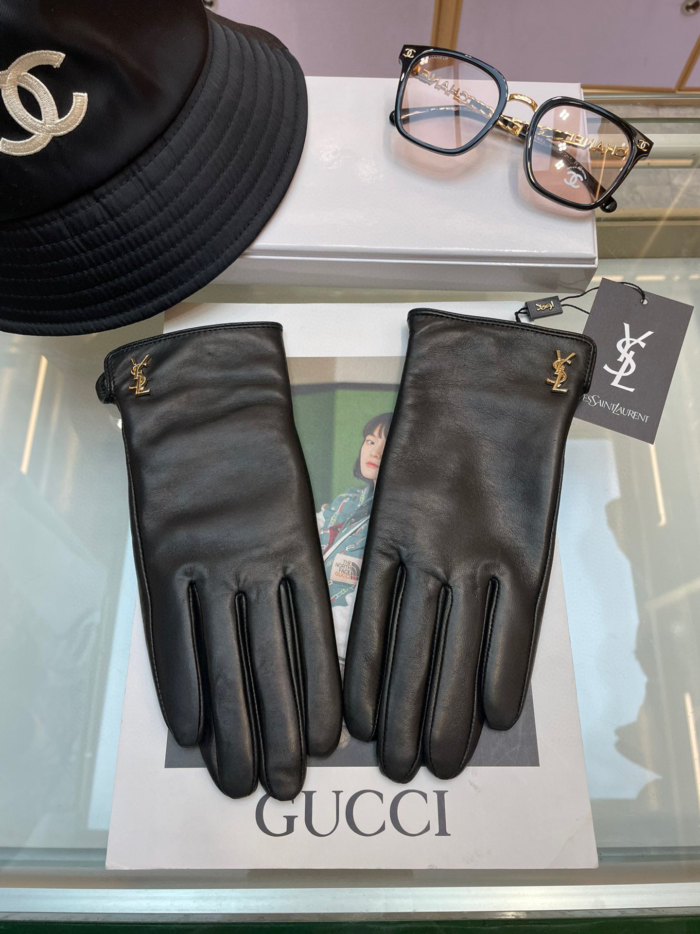 ‼️ 爆款到 YSL。【顶级原单】官网同步女士新款高档羊皮手套🎉🔒🔒百分百选用进口小羊皮 内里羊绒 保暖