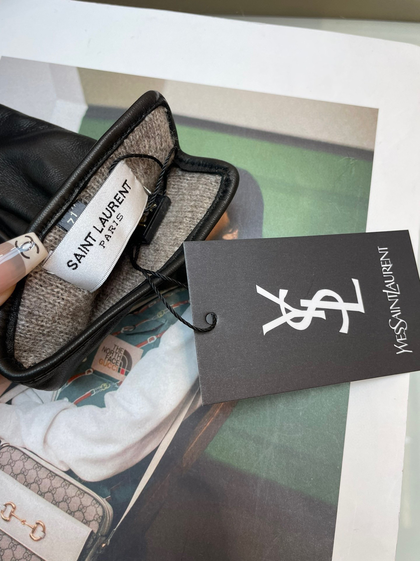 ‼️ 爆款到 YSL。【顶级原单】官网同步女士新款高档羊皮手套🎉🔒🔒百分百选用进口小羊皮 内里羊绒 保暖