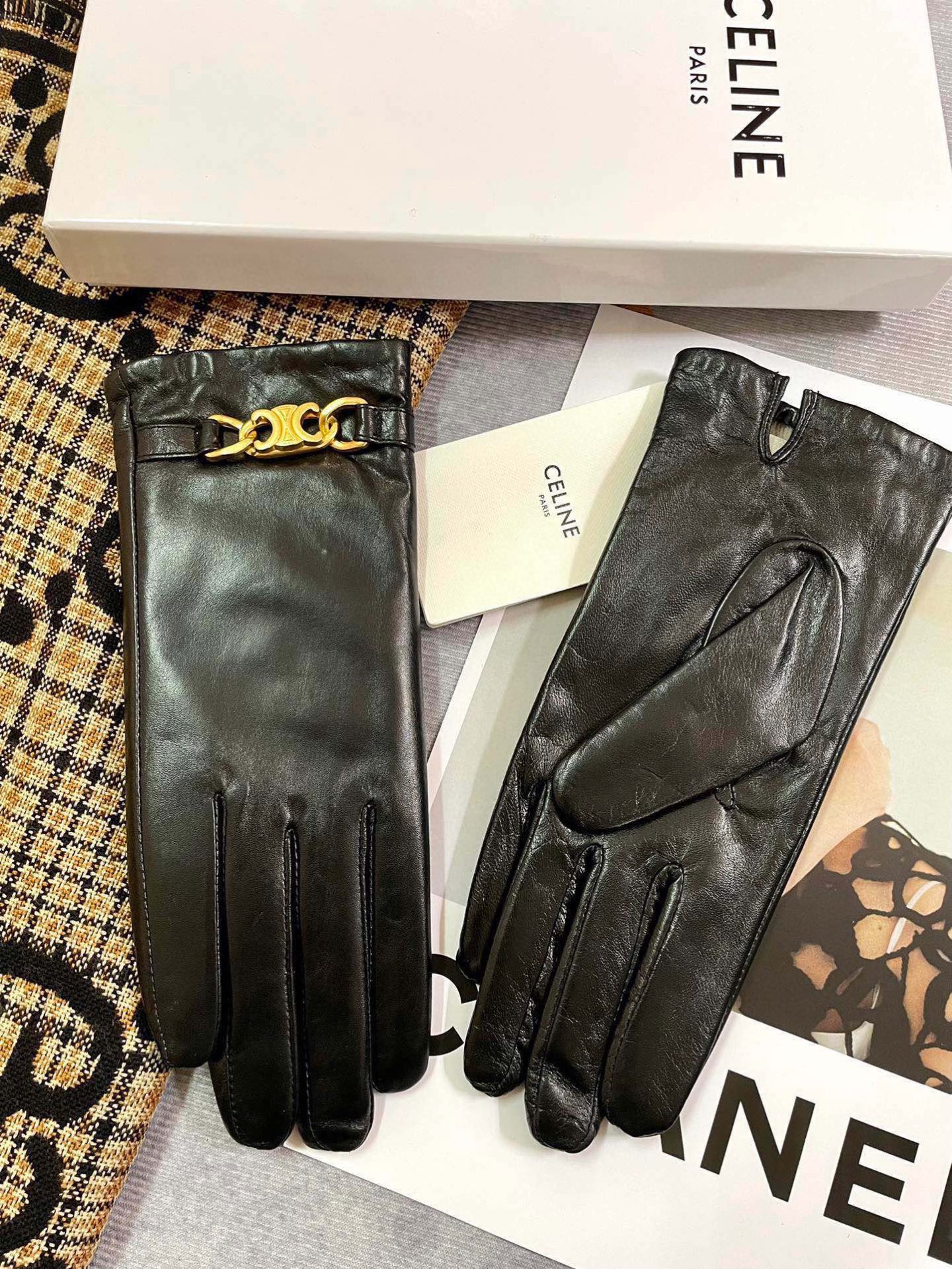 Celine 秋冬新款 。【顶级原单】官网同步女士新款高档羊皮手套🎉🔒🔒百分百选用进口小羊皮 内里羊绒 