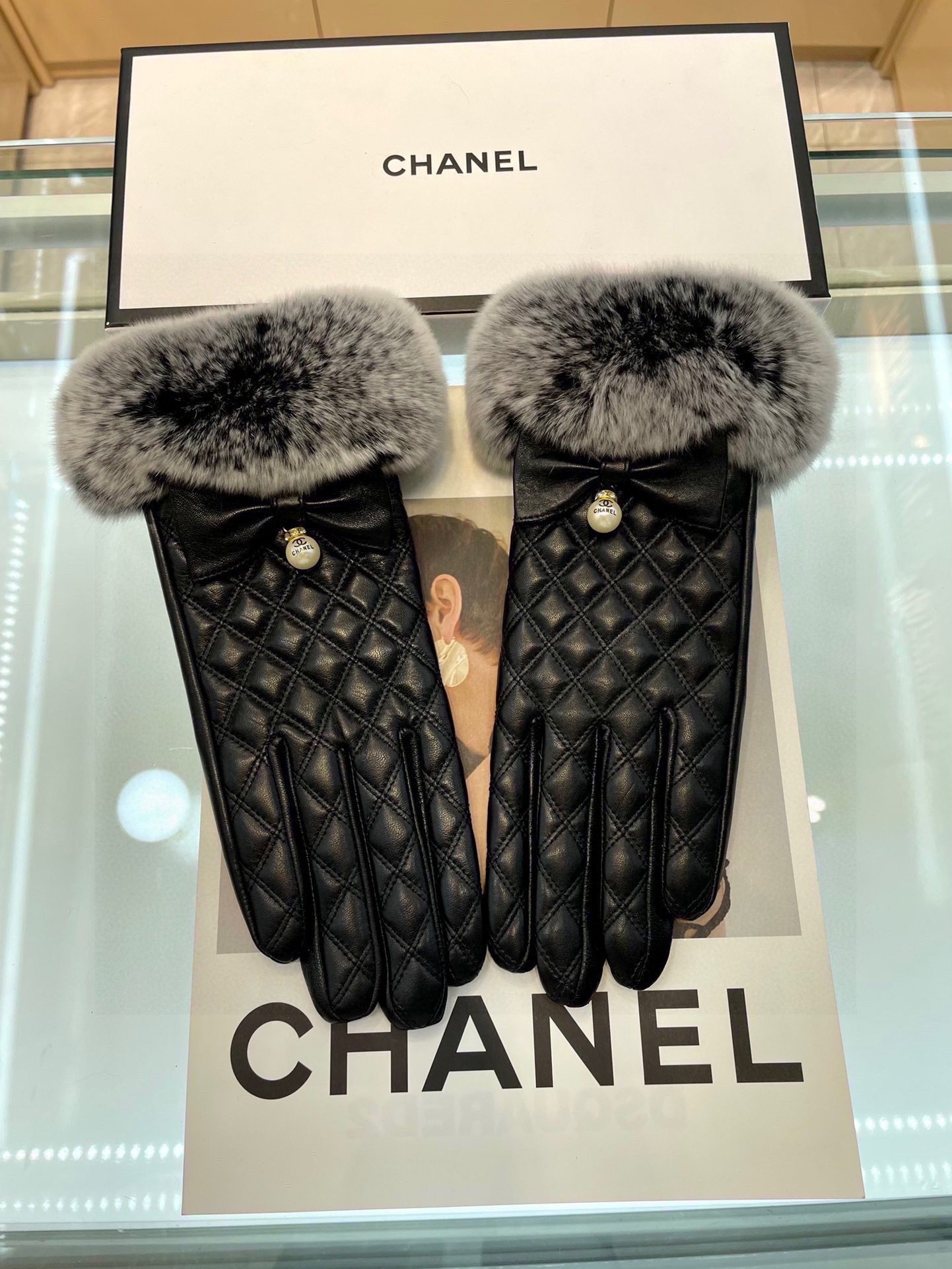 Chanel 香奈儿秋冬懒兔毛手套👍值得对比。。同款不同品质，秒杀市场差产品，进口一级羊皮➕懒兔毛内里加