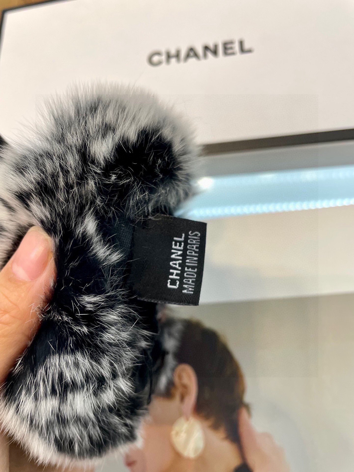 Chanel 香奈儿秋冬懒兔毛手套👍值得对比。。同款不同品质，秒杀市场差产品，进口一级羊皮➕懒兔毛内里加