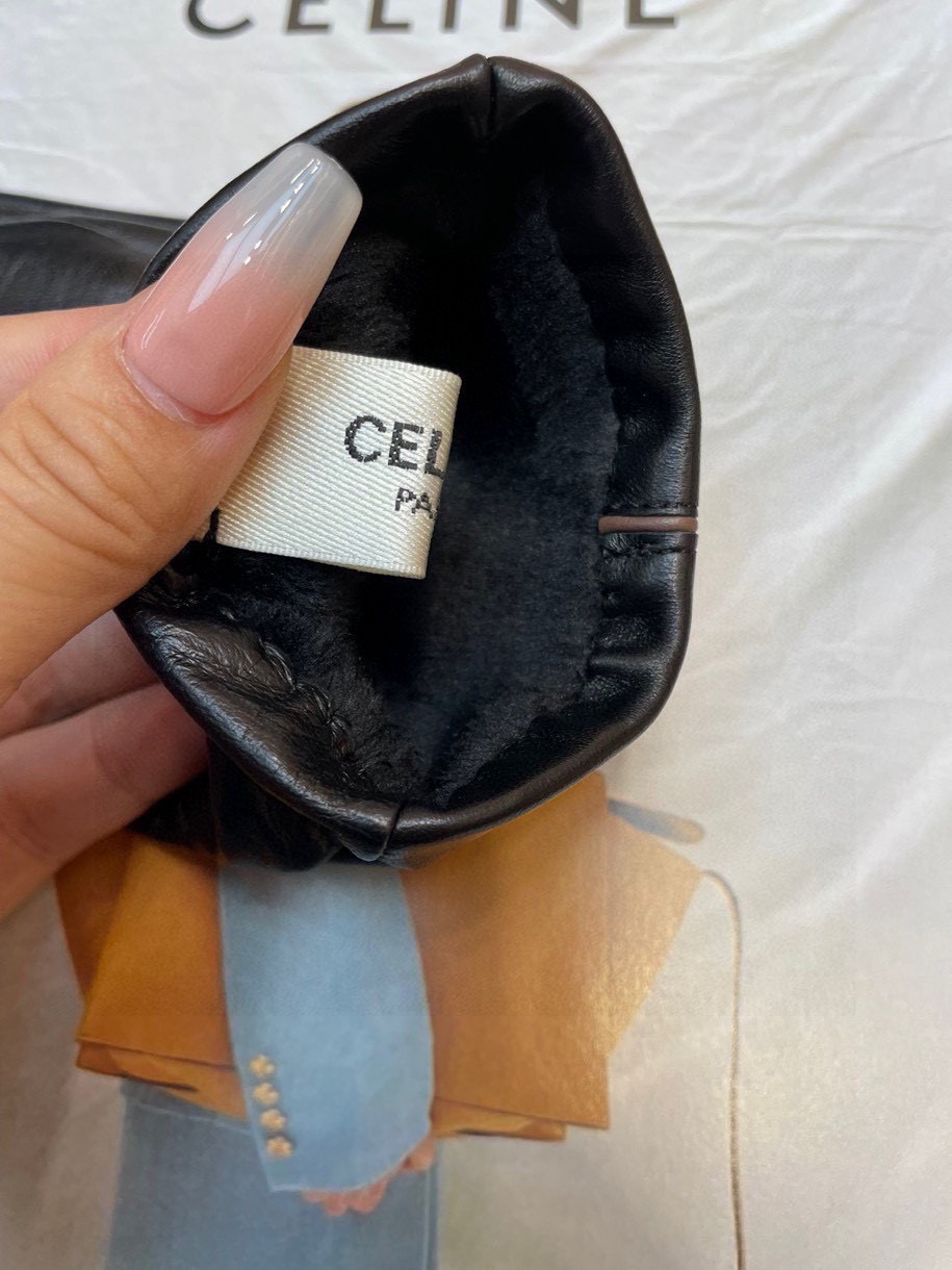 Celine瑟琳秋冬新款女士手套官网同步 👋🏻升级版进口羊皮 配色系列彰显成熟魅力 进口羊皮 皮质超薄柔