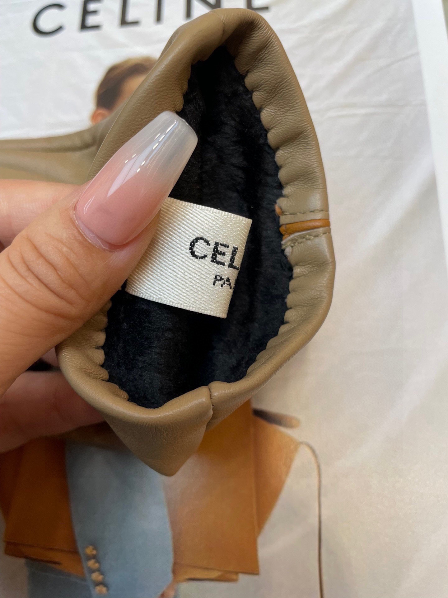 Celine瑟琳秋冬新款女士手套官网同步 👋🏻升级版进口羊皮 配色系列彰显成熟魅力 进口羊皮 皮质超薄柔