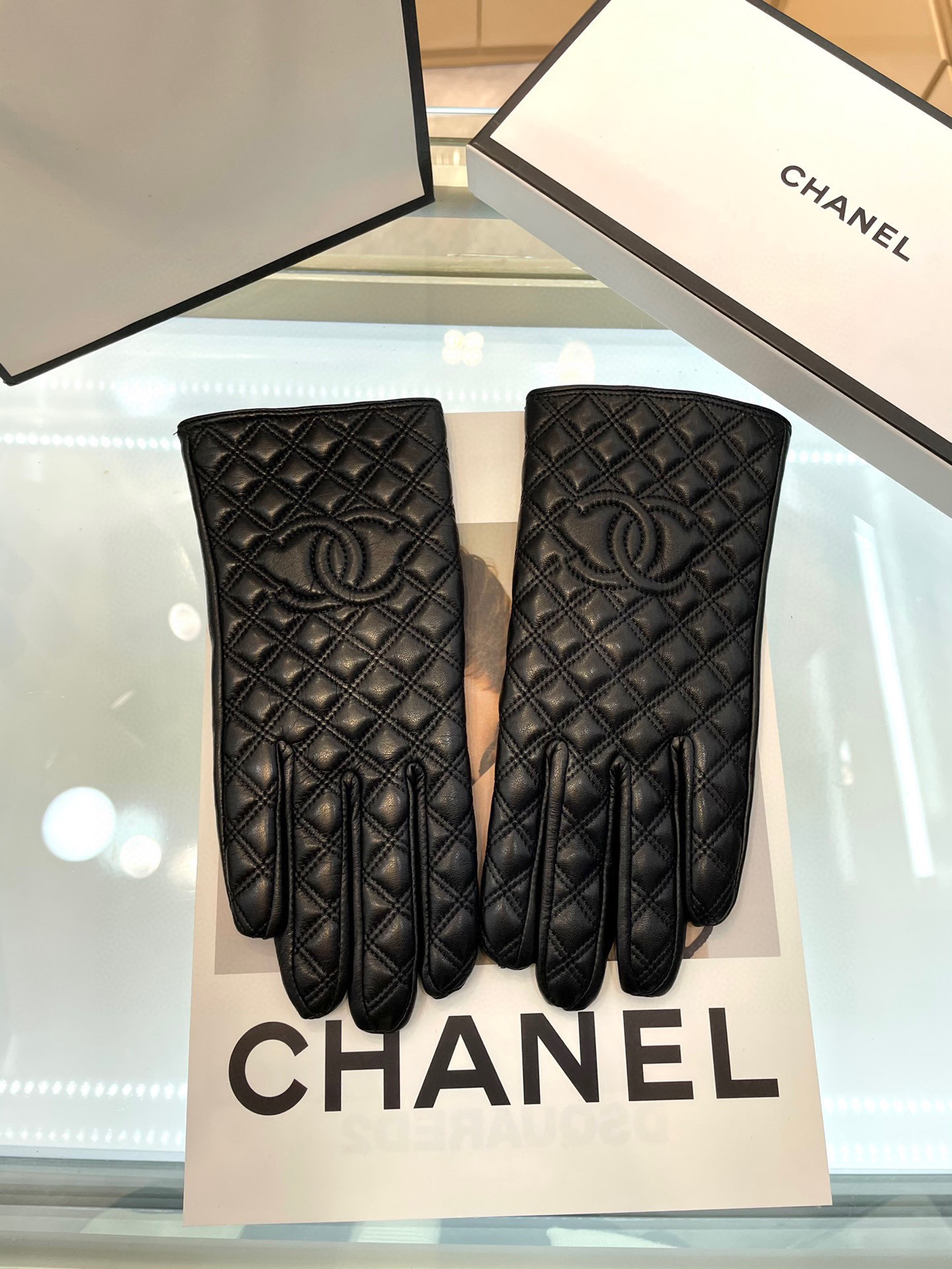 NO:554755,Chanel's new women's gloves, first-grade sheepskin, ultra-thin leather, soft and comfortable, special hand shape, superior texture, size, one-size-fits-all gloves, gloves, chanel, sheepskin, gloves19860909Chanel新款女士手套 一级羊皮 皮质超薄柔软舒适 特显手型 质感超群 码数 均码手套,手套,chanel,sheepskin,gloves,accessory