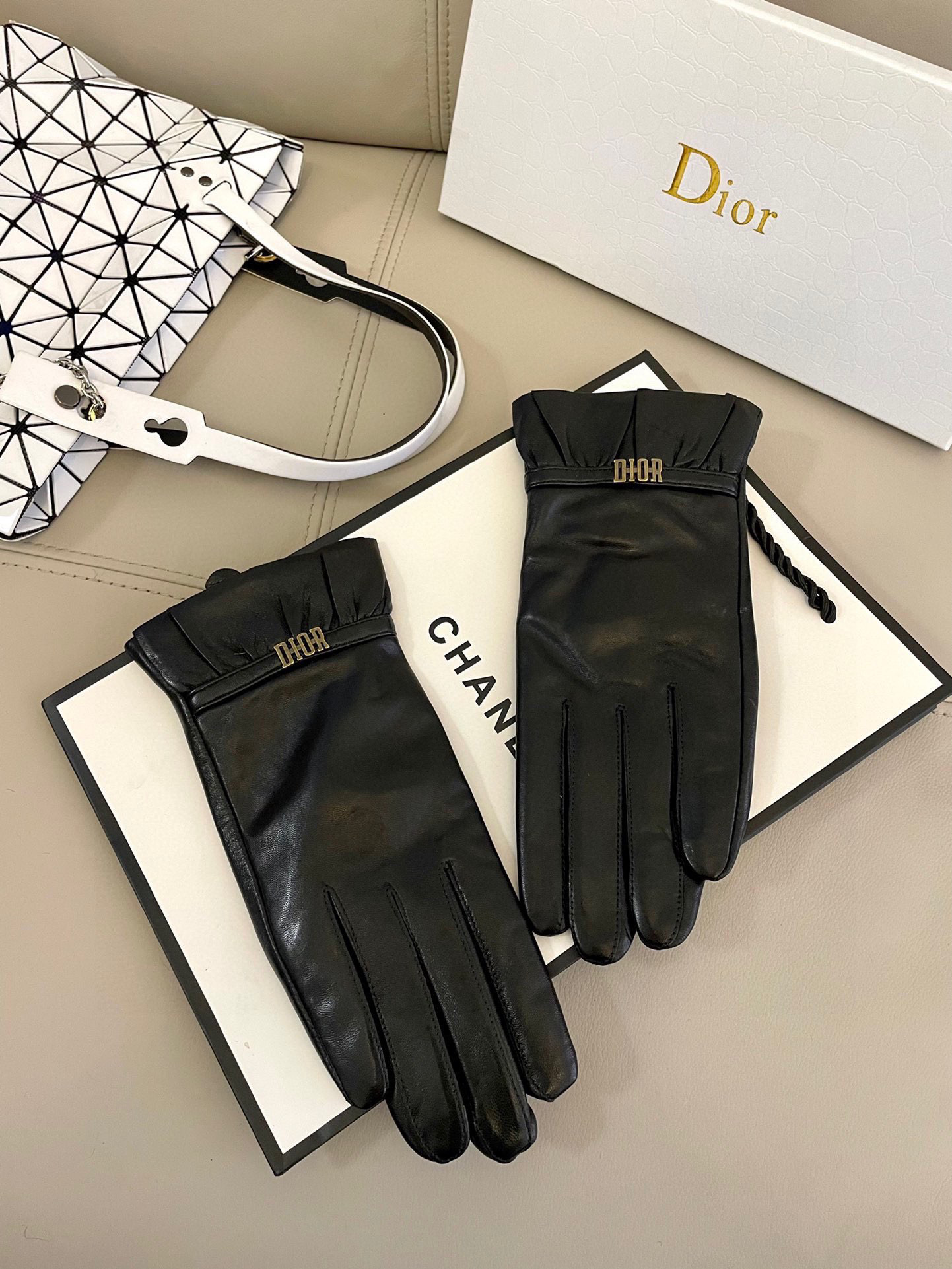 NO:554568,Dior autumn and winter women's gloves imported sheepskin, ultra-thin, soft and comfortable leather, superior texture, size ML gloves, gloves, dior, sheepskin, gloves19860909Dior秋冬女手套进口羊皮 皮质超薄柔软舒适 质感超群 码数 ML 手套,手套,dior,sheepskin,gloves,accessory