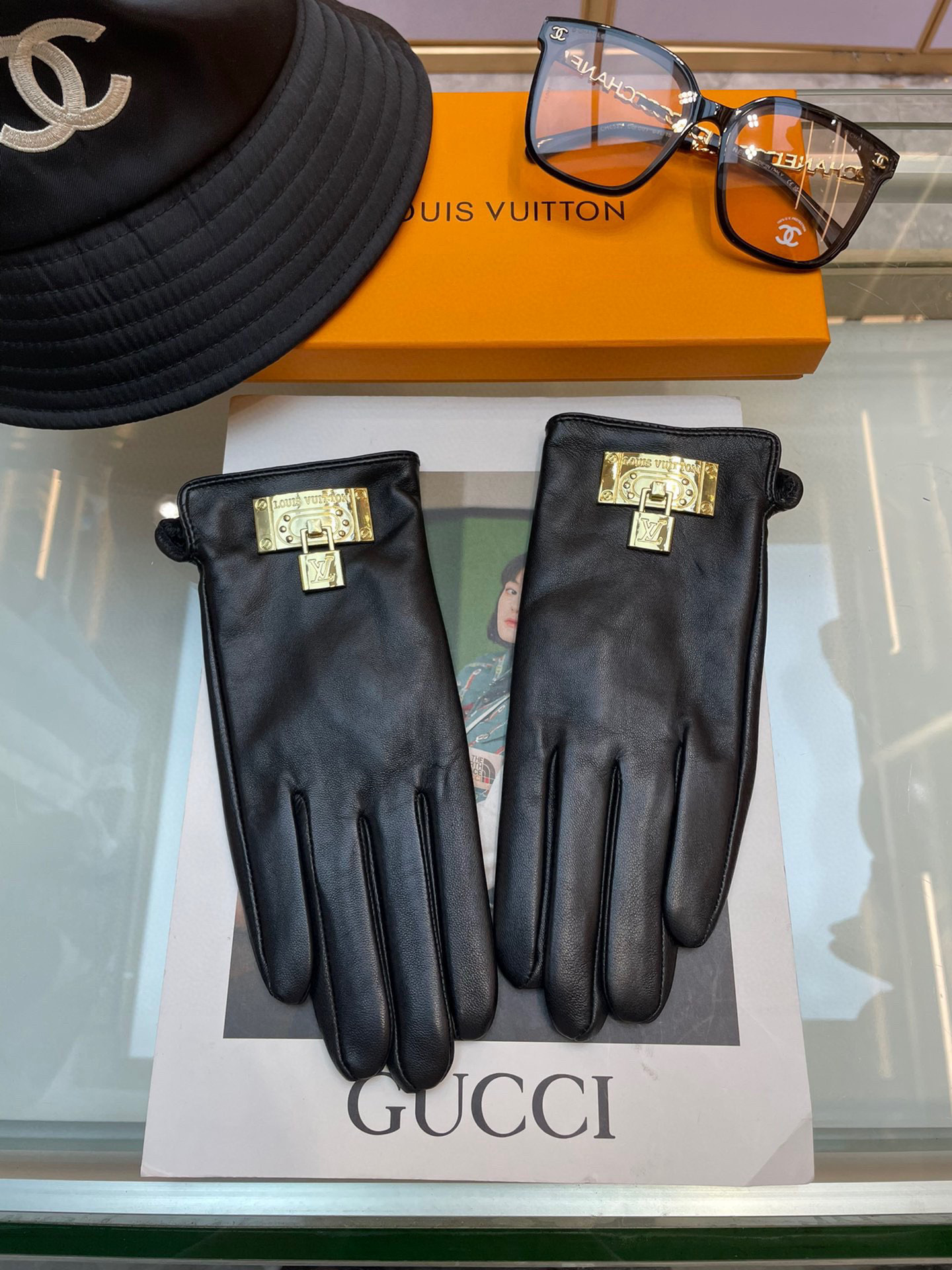 NO:554763,Lv new women's gloves sheepskin leather ultra-thin soft and comfortable special hand shape superior texture size M L gloves, gloves, louis vuitton, sheepskin, gloves19860909Lv新款女士手套 羊皮 皮质超薄柔软舒适 特显手型 质感超群 码数 M L 手套,手套,louis vuitton,sheepskin,gloves,accessory