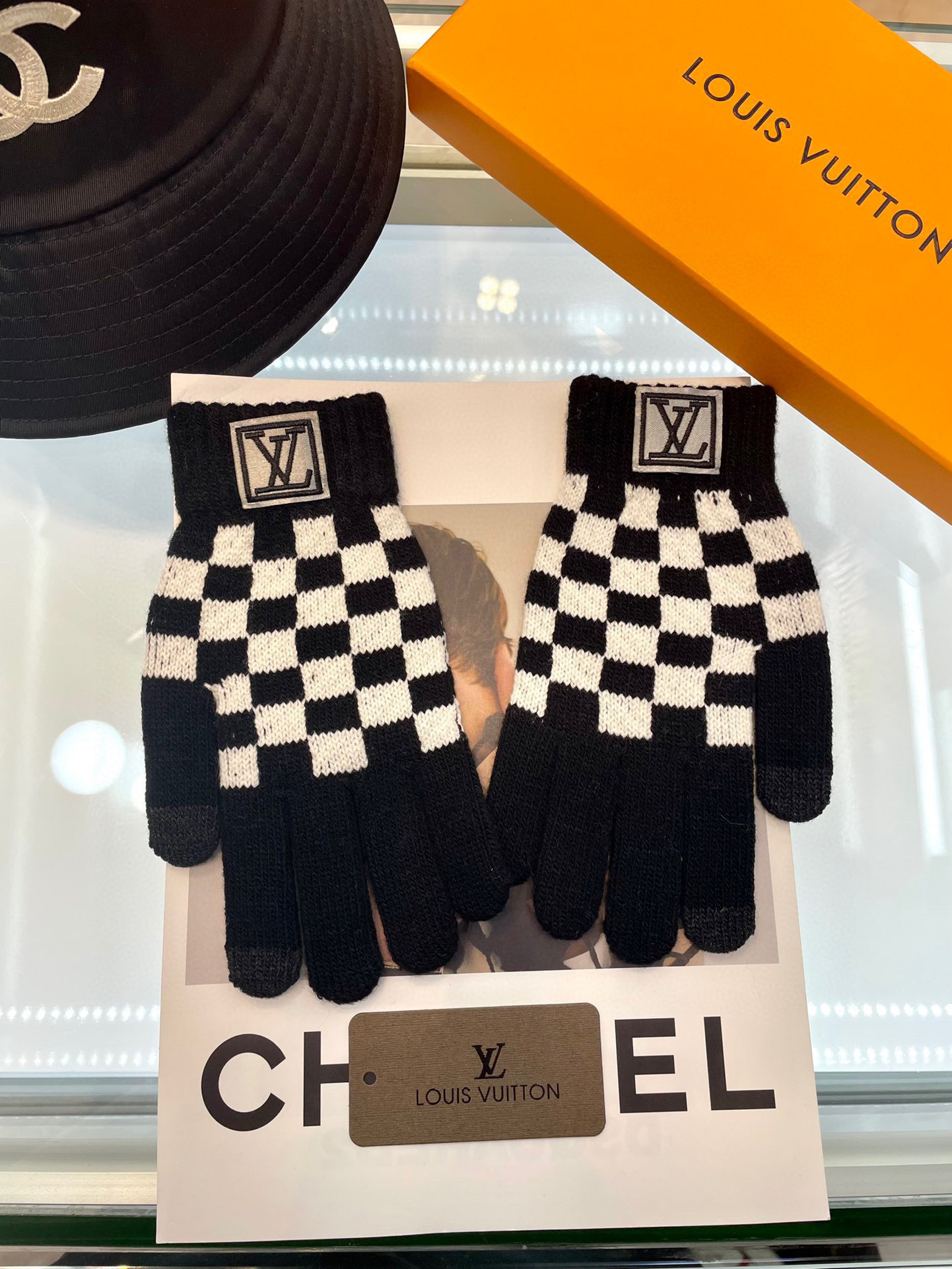 NO:584209,LV checkerboard touch screen wool knitted gloves, very comfortable to wear, color black, one-size-fits-all gloves, gloves, louis vuitton, gloves19860909Lv棋盘格触屏毛线针织手套 佩戴非常舒适 颜色黑色 码数均码手套,手套,louis vuitton,gloves,accessory