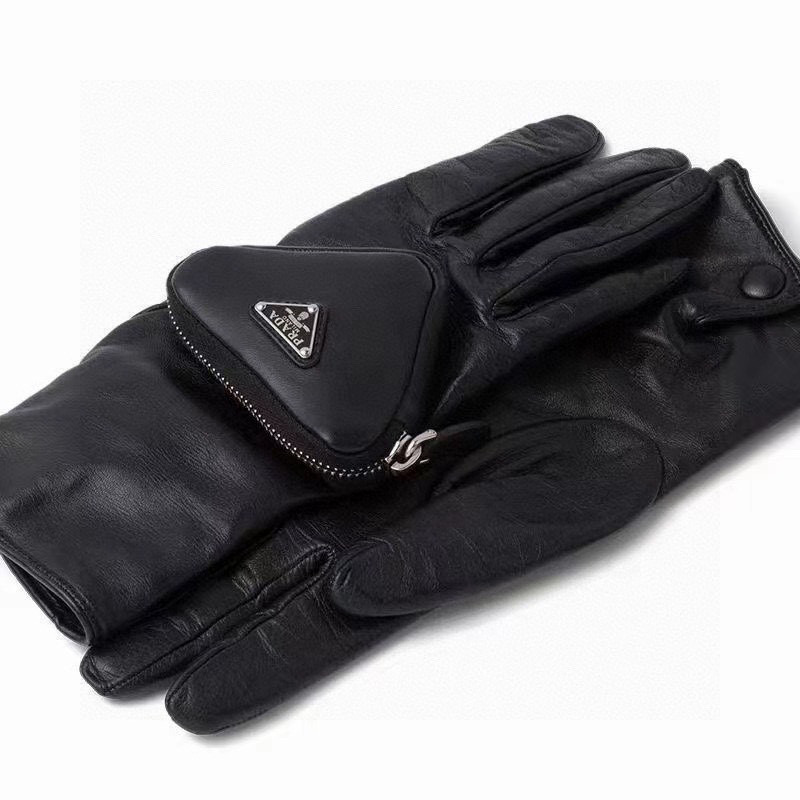 NO:584191,Prada's new autumn and winter mini triangle bag sheepskin gloves have arrived. They are not only windproof and cold-proof, but also have a concave shape. It can be said to be the most creative one this autumn and winter. The quantity is limited. First come first served. Size. One size fits all. Gloves, gloves, prada, sheepskin, gloves19860909Prada秋冬新款迷你三角包羊皮手套到货 不但防风御寒还能凹造型 可以说是今年秋冬最有创意的一款了 数量有限 先报先得  码数 均码手套,手套,prada,sheepskin,gloves,accessory