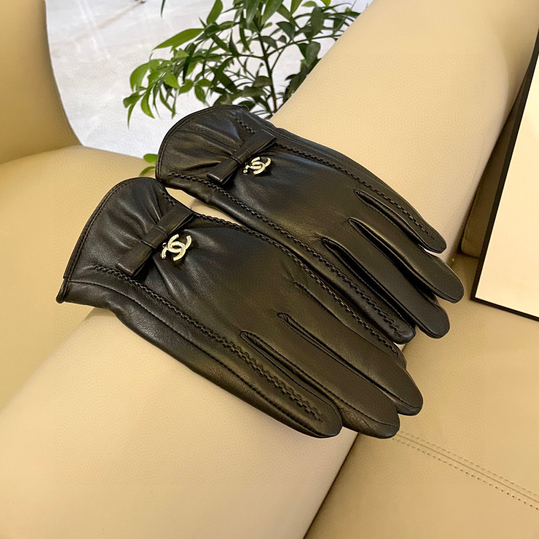 NO:584223,New exclusive first release Chanel Chanel Women's new high-end sheepskin gloves are the first choice for goddesses. Don't miss it. First-class sheepskin. The leather is fine and soft. The cashmere lining is more warm. It is a must-have for goddess Jimei. No detail is spared. L gloves, gloves, chanel, chanel, sheepskin, gloves.19860909新款独家首发 Chanel香奈儿 女士新款高档羊皮手套女神首选 不可错过 一级绵羊皮 皮质细腻柔软 羊绒内里保暖更佳 女神集美们们必备顶级做任何细节都不放过码数L手套,手套,chanel,chanel,sheepskin,gloves,accessory