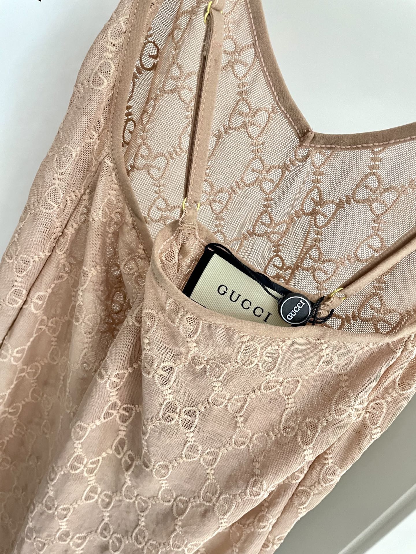 P115 G家性感网纱裙 一身复古的粉色网纱 若隐若现的内衬隐约透出 
看起来非常有质感而且超级性感！
码数SM L Xl 
颜色 粉色